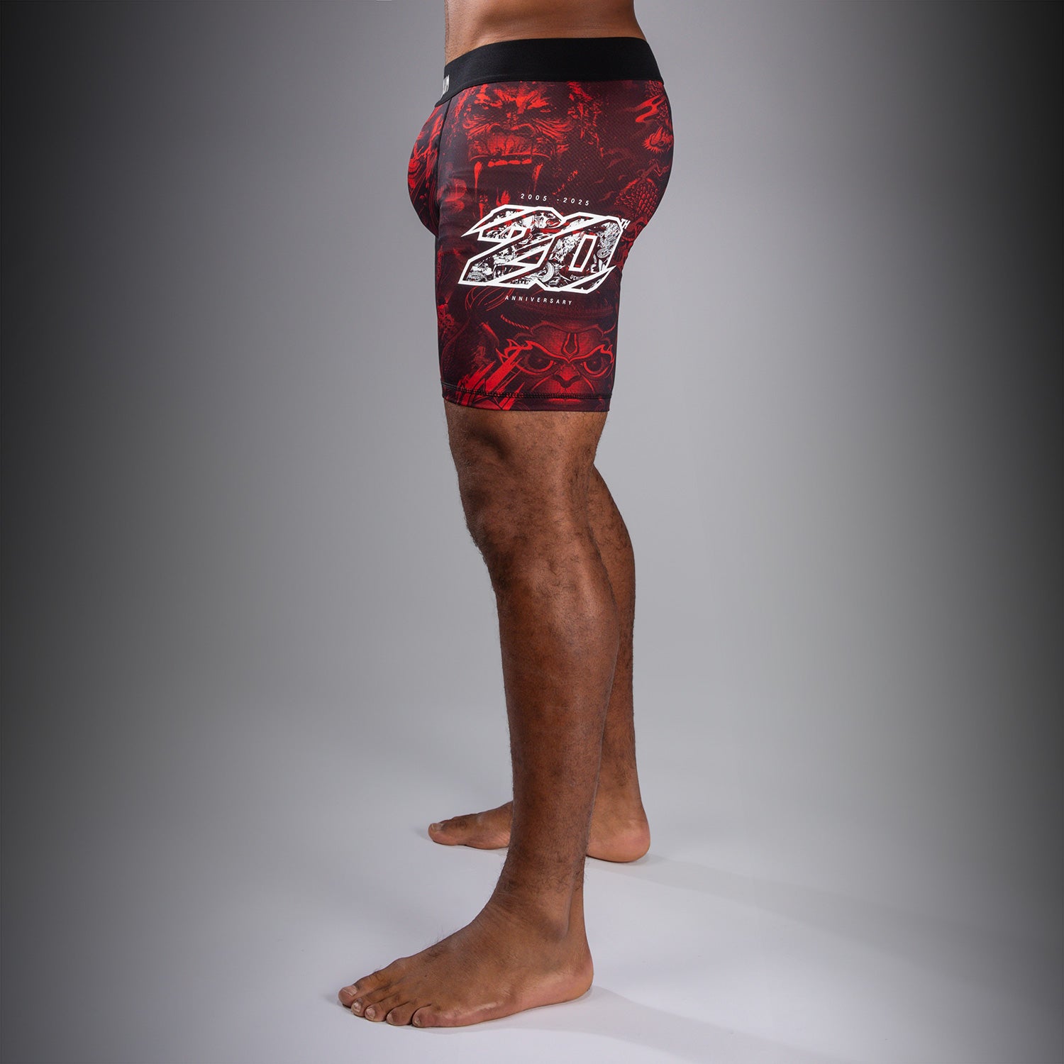 venum-20th-anniversary-kompressionsshort-schwarz-rot image 3