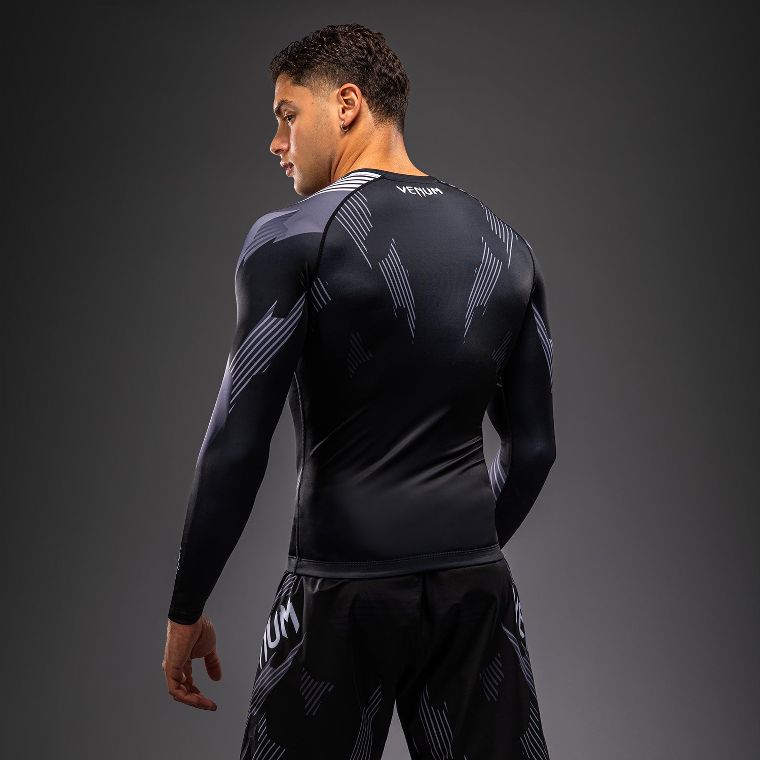 venum-no-gi-6-0-langarm-rashguard-herren-schwarz-wei image 4