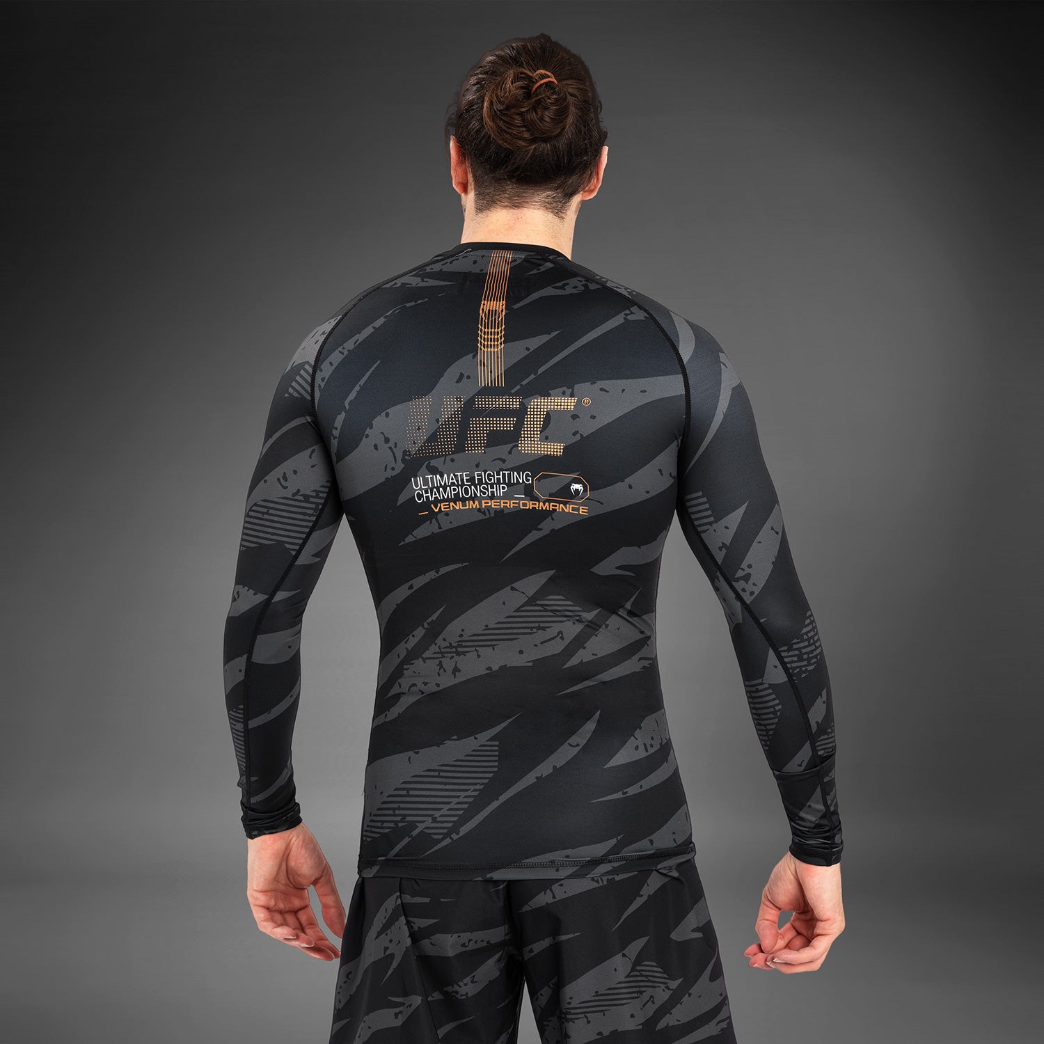 venum-ufc-adrenaline-fight-week-performance-langarm-rashguard-urban-camo-herren image 6