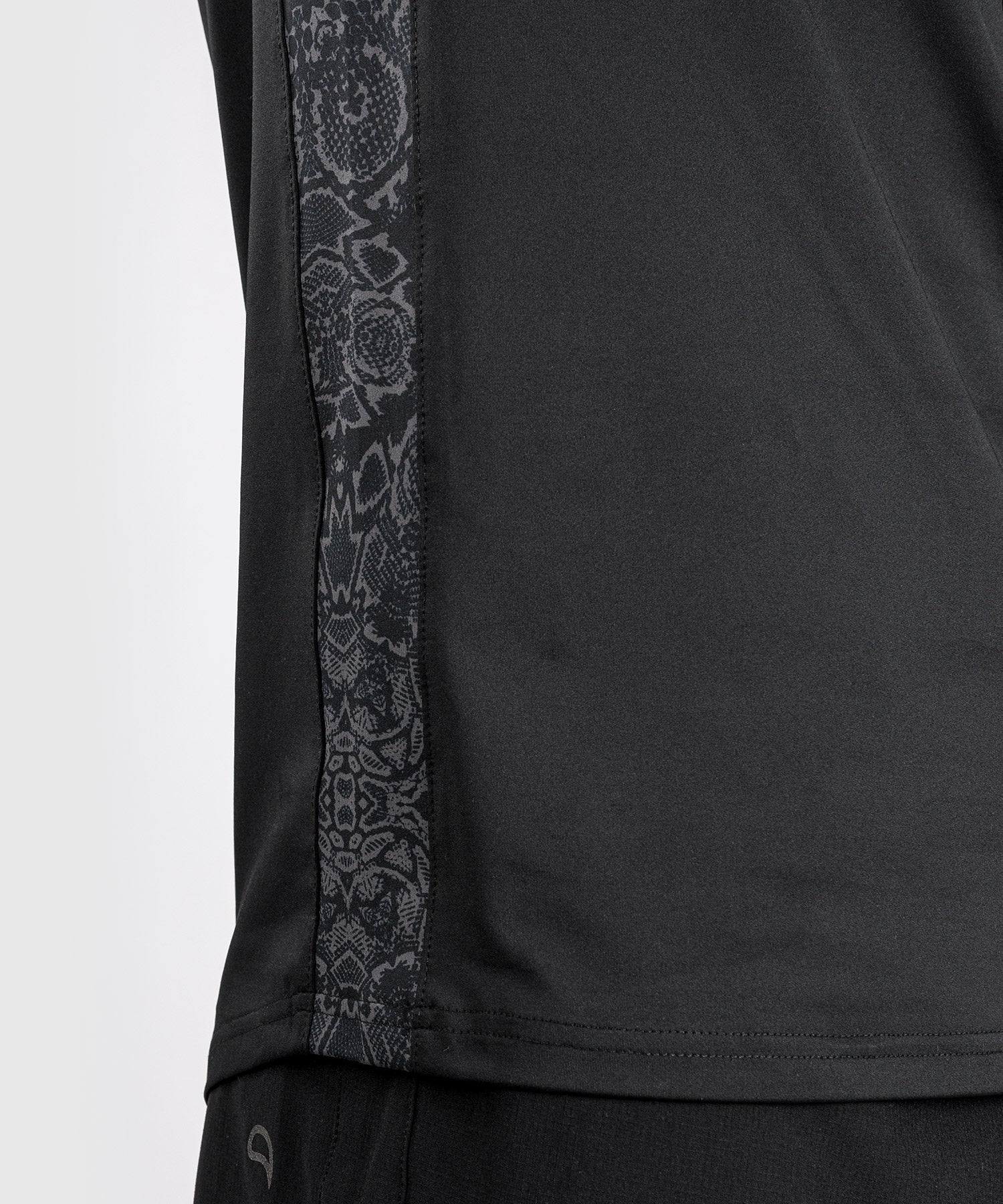 venum-classic-evo-dry-tech-t-shirt-schwarz-schwarz-reflektierend image 7