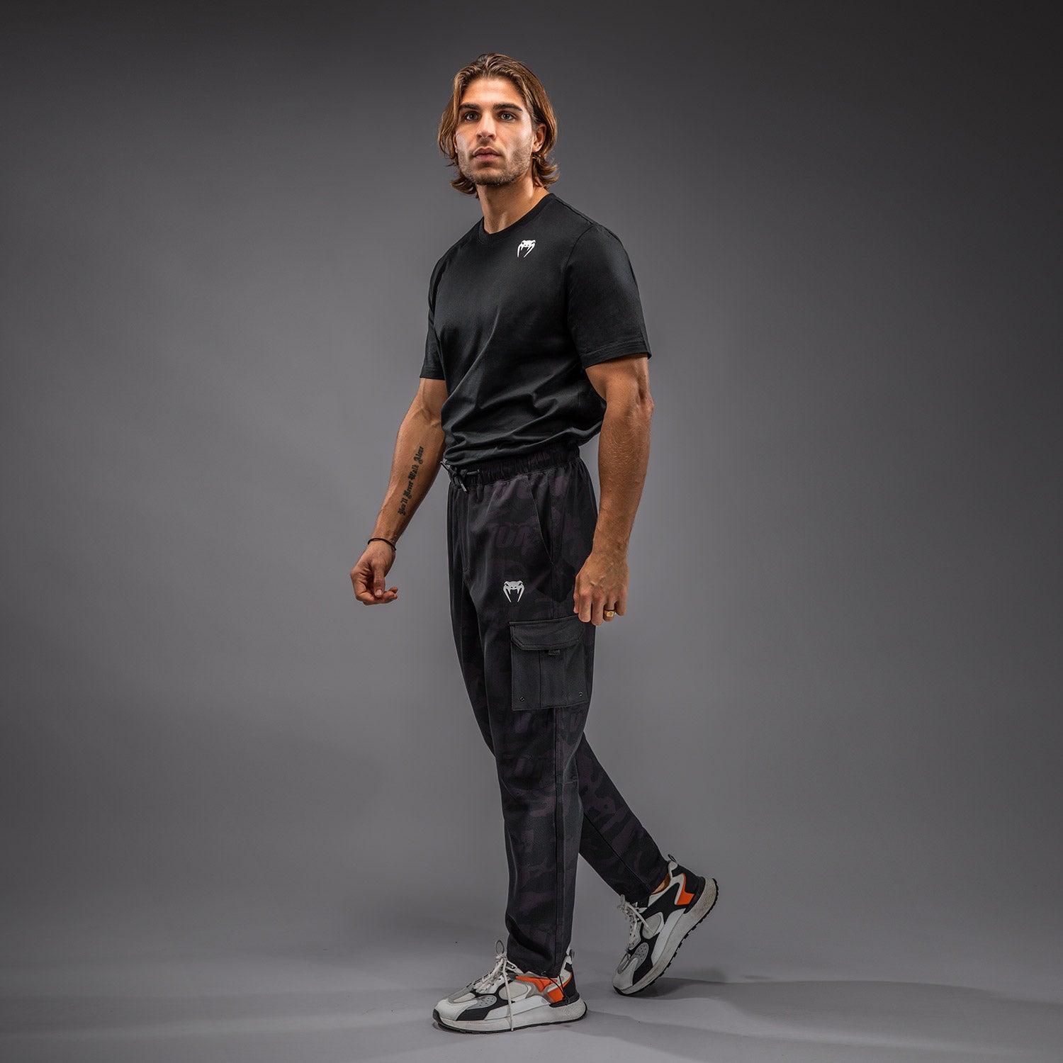 venum-trooper-herren-trainingshose-schwarz-violett image 1