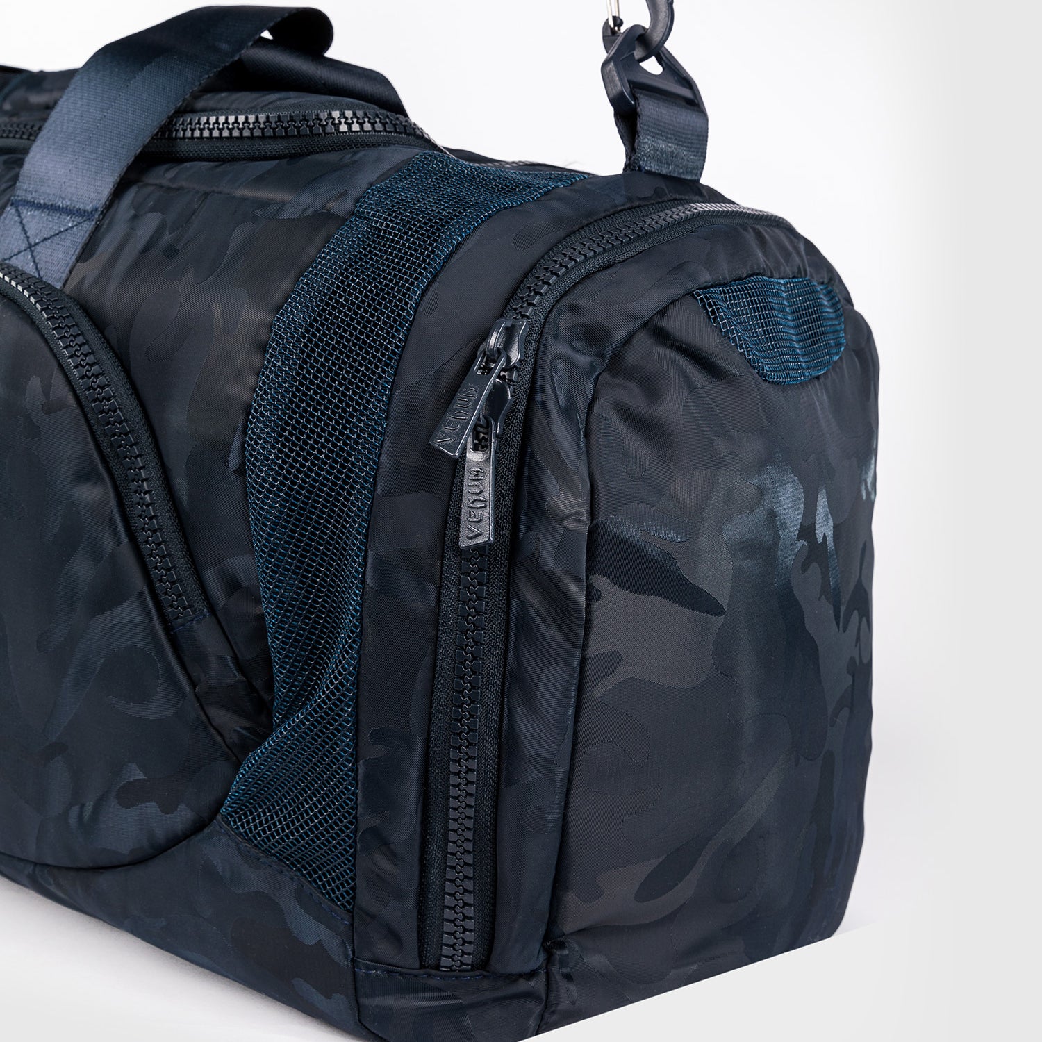 venum-trainer-lite-sporttasche-48l-camo-blau image 6