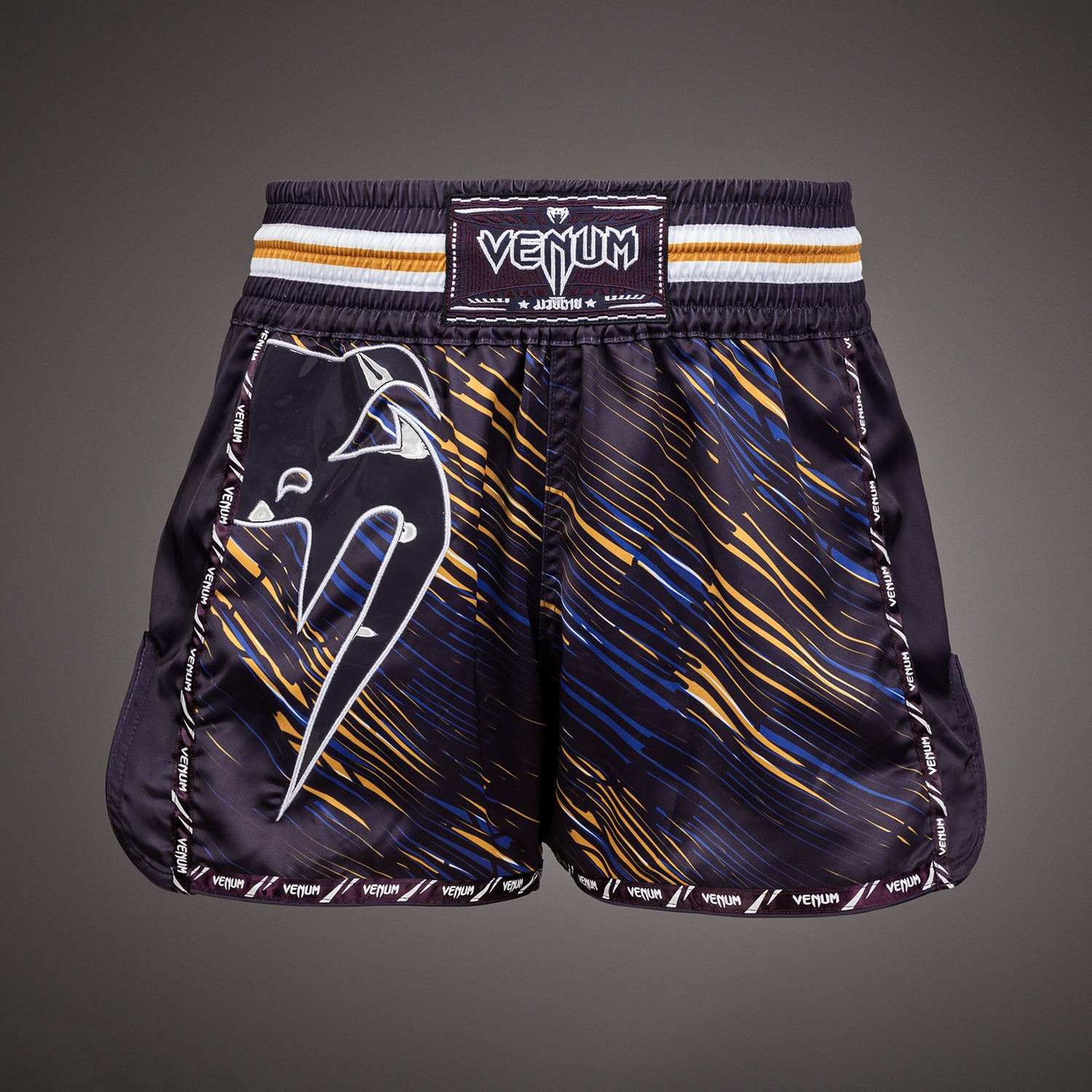venum-giant-muay-thai-shorts-dunkellila image 1