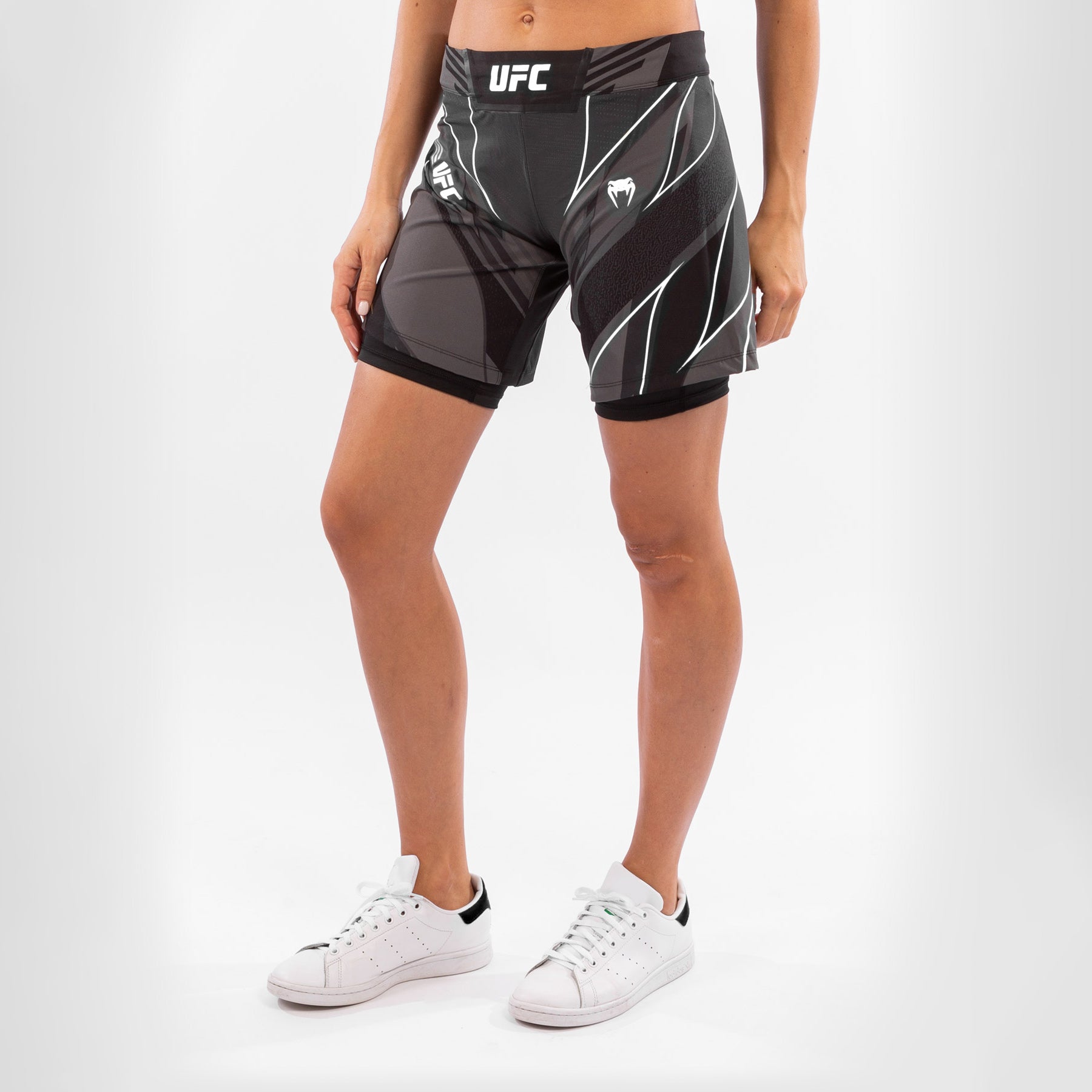 venum-ufc-authentic-fight-night-damen-fightshorts-long-fit-schwarz image 4