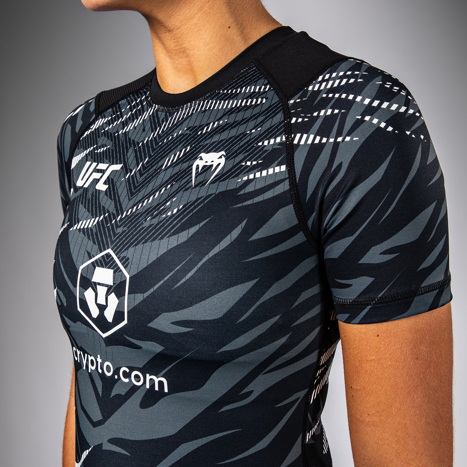 ufc-fusion-by-venum-authentic-fight-night-damen-rashguard-kurzarm-schwarz image 5
