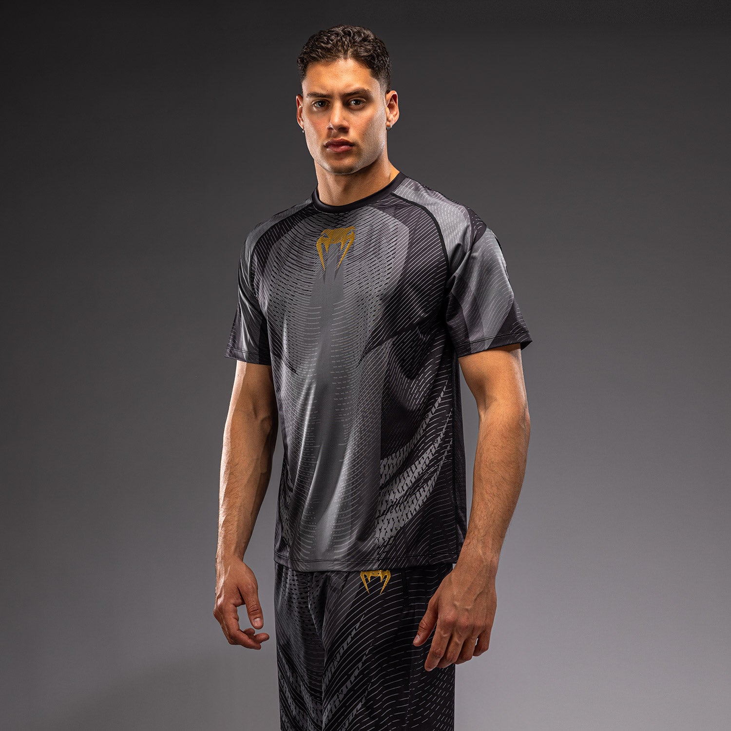 venum-galactic-3-0-dry-tech-t-shirt-herren-schwarz-gold image 3