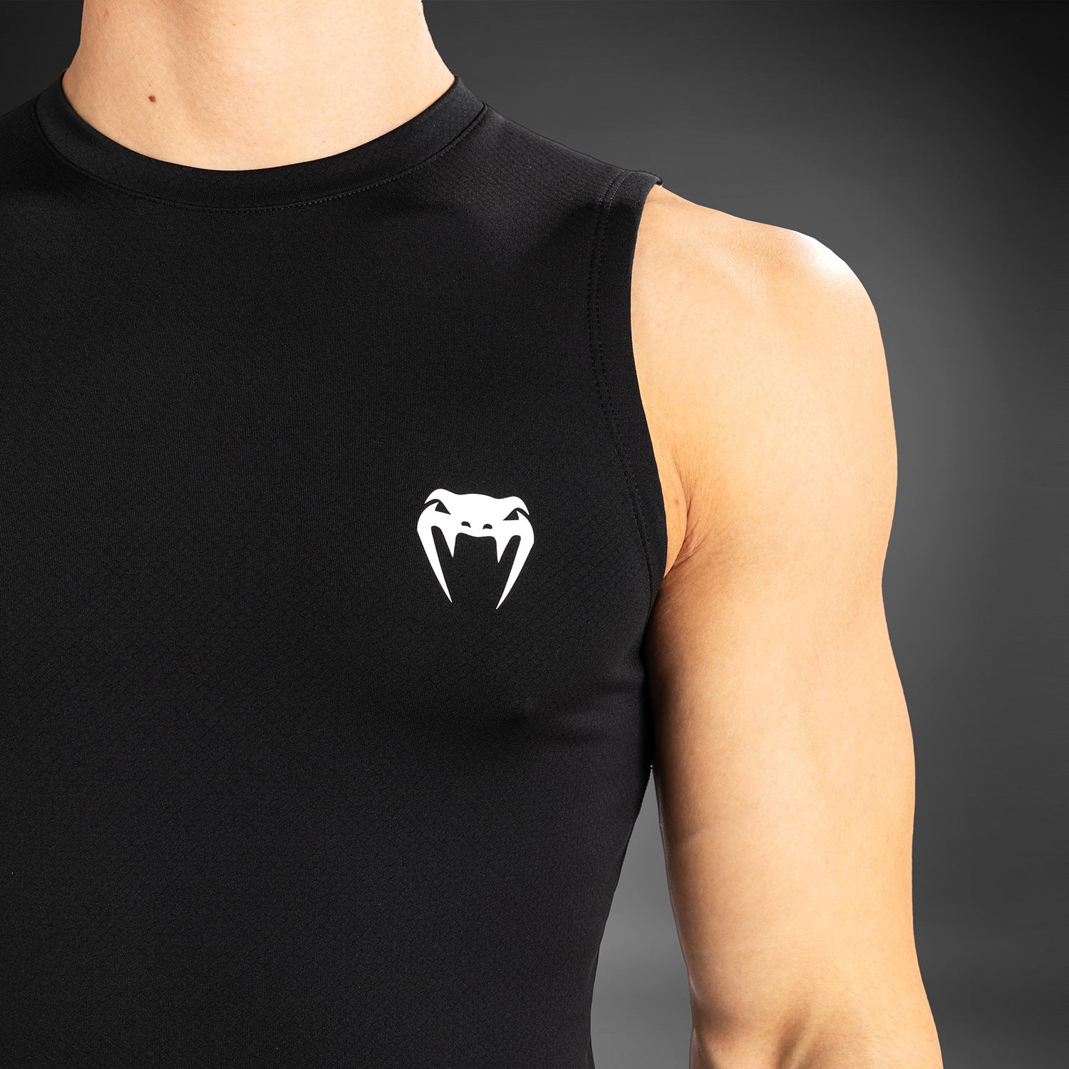 venum-contender-herren-rmelloser-rashguard-schwarz-wei image 6
