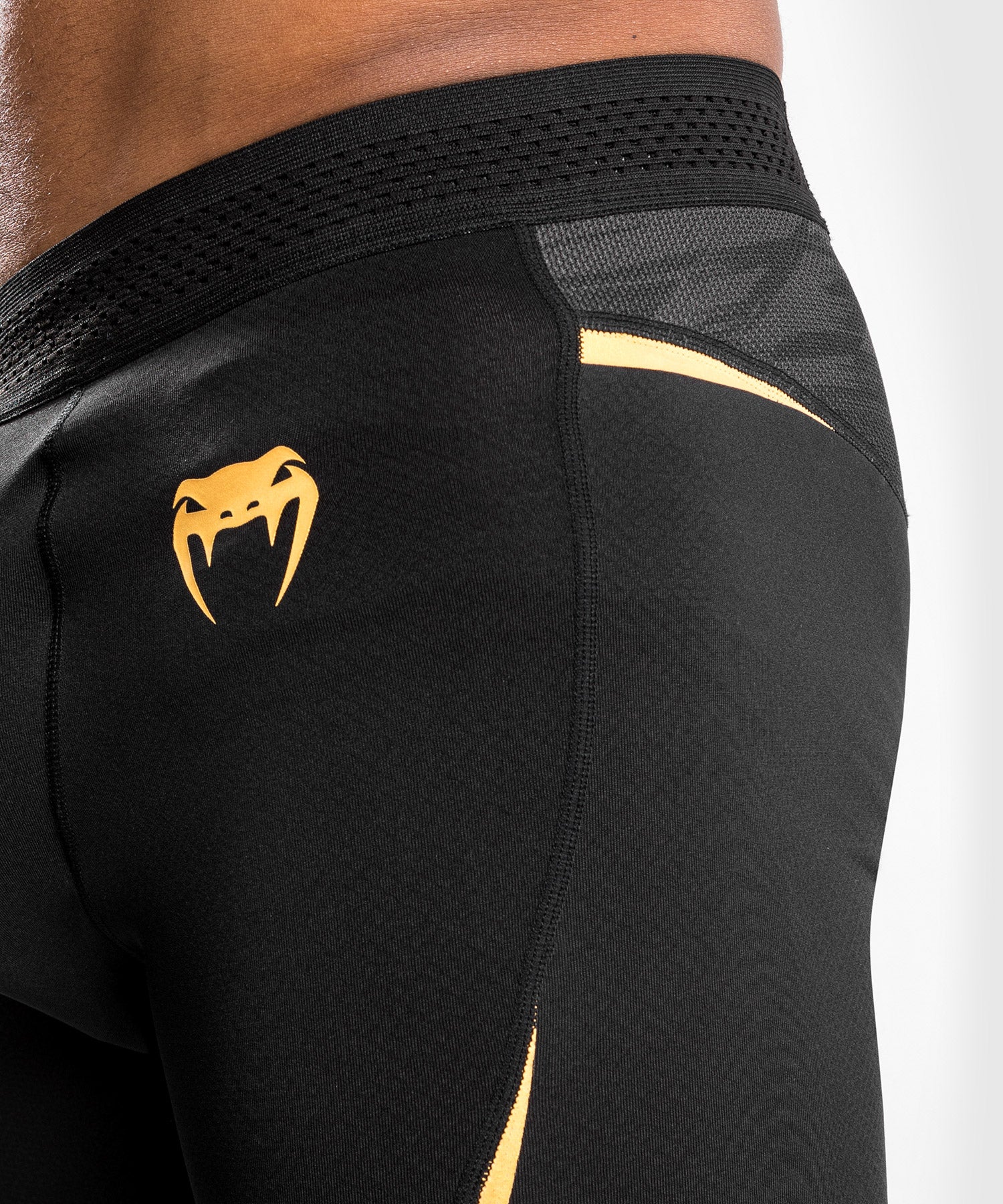 venum-tempest-2-0-vale-tudo-shorts-schwarz-gold image 5