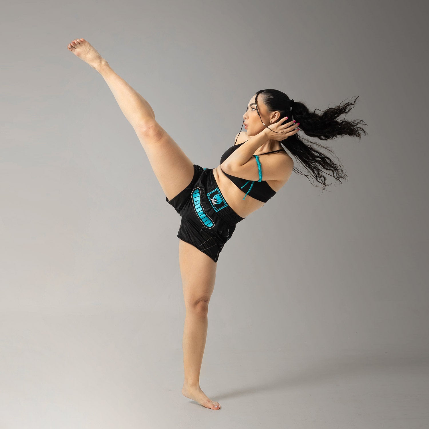 venum-x-dua-muay-thai-shorts-schwarz-electric-blue image 6