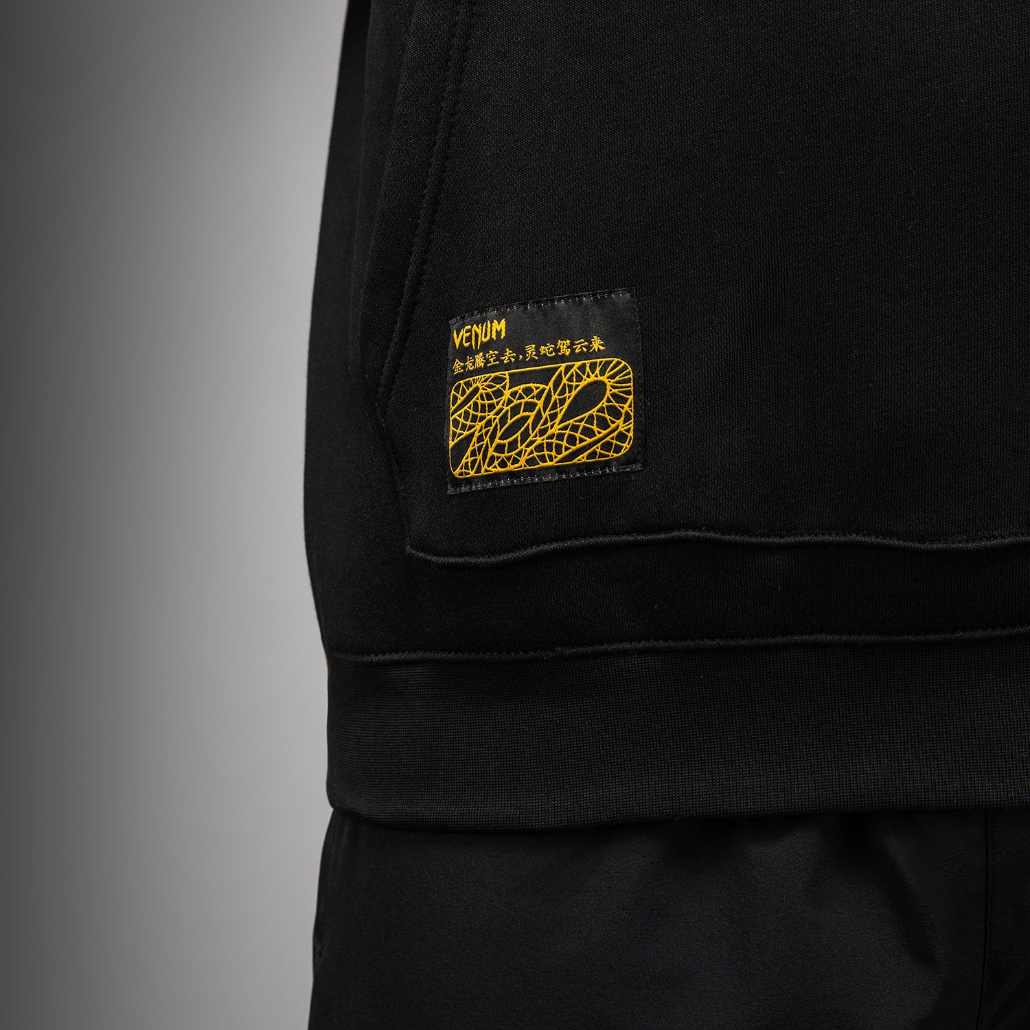 venum-serpenti-hoodie-schwarz-silber-gold-f-r-herren image 7