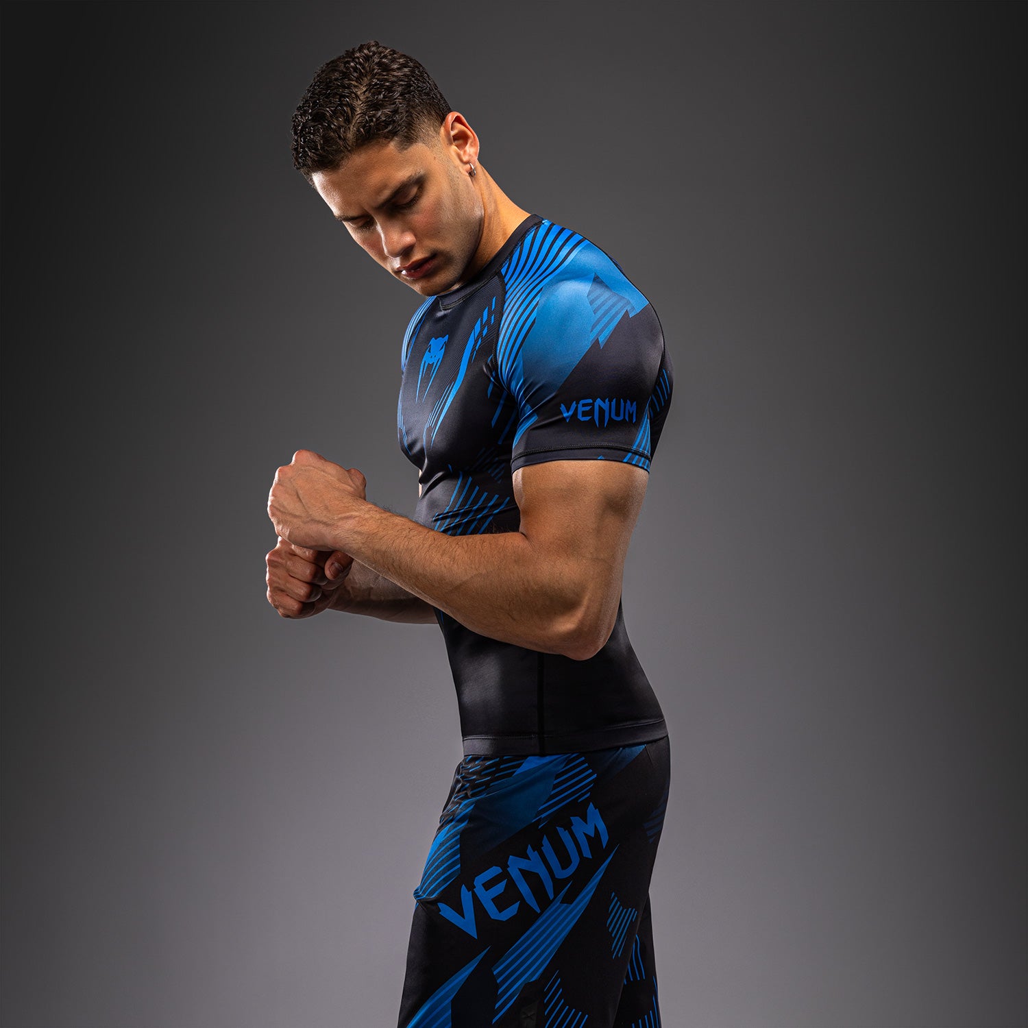 venum-no-gi-6-0-rashguard-kurzarm-schwarz-blau-f-r-herren image 2
