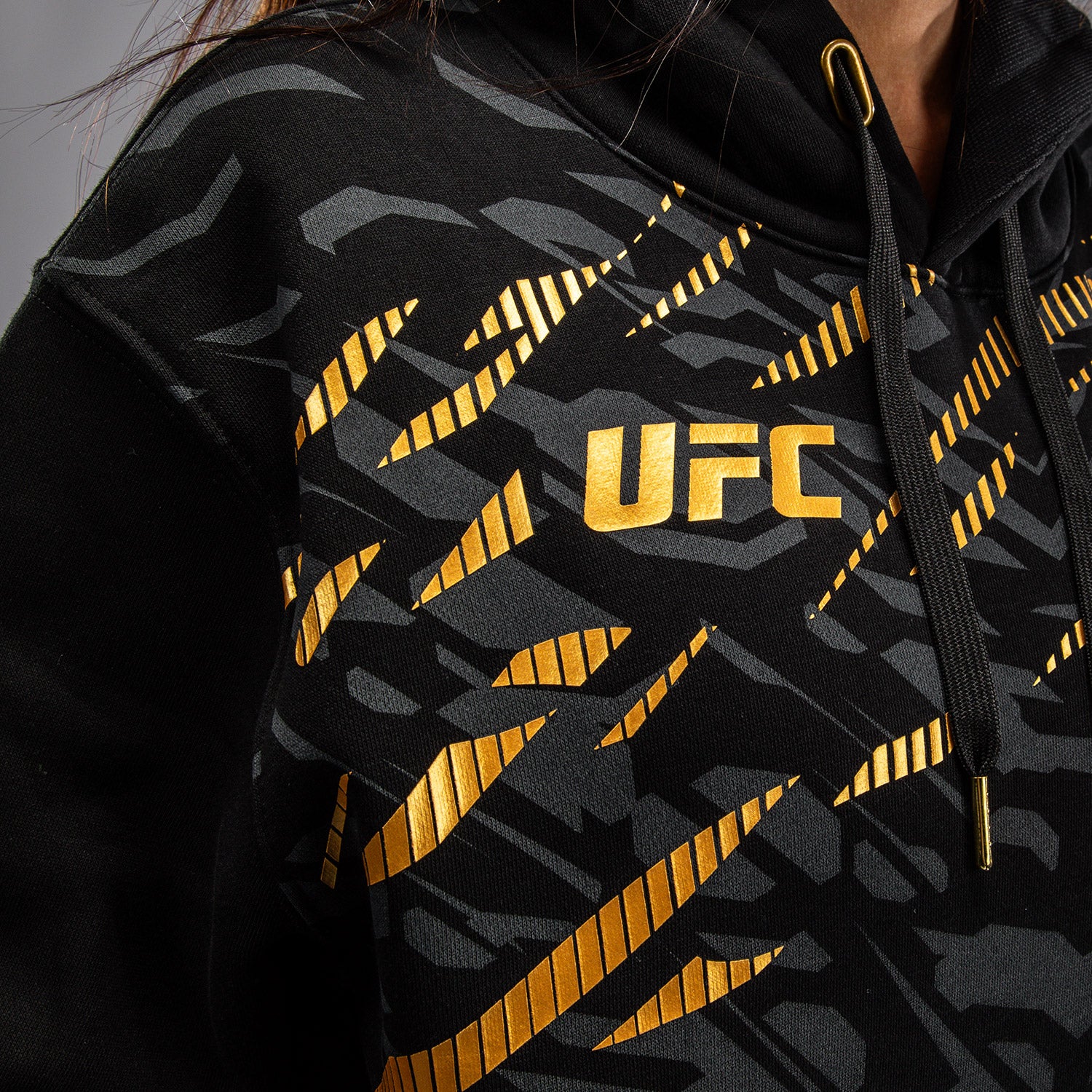 venum-ufc-fusion-by-venum-replica-hoodie-damen-champion-schwarz-gold image 6