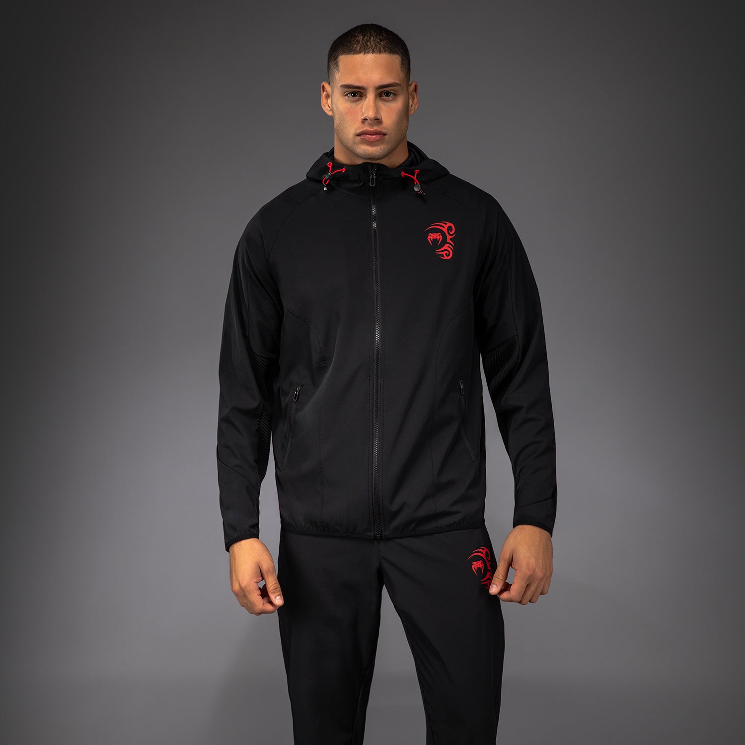 venum-x-mike-tyson-tiger-trackjacke-herren-tiefschwarz-rot image 1