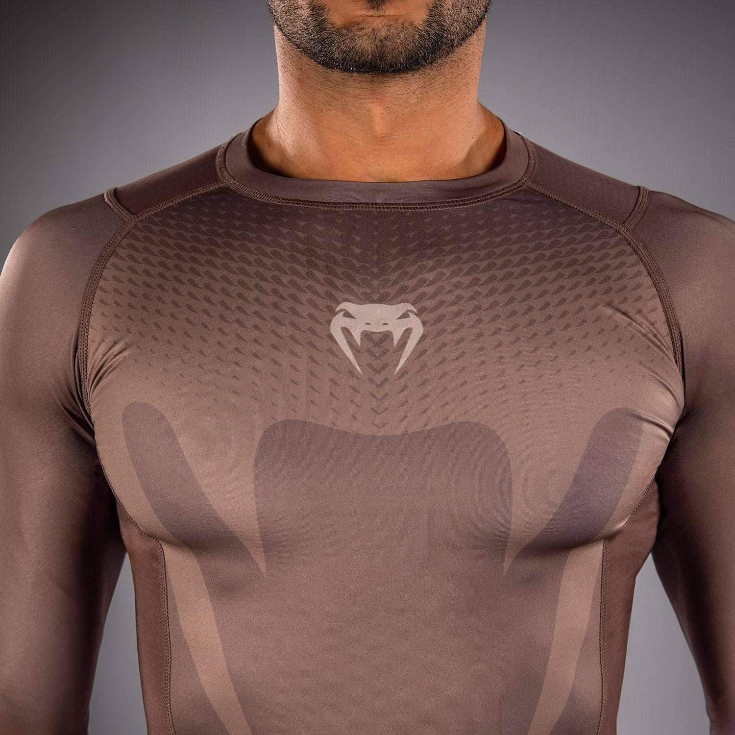 venum-no-gi-rashguard-langarm-herren-schokoladenbraun-ibjjf-approved image 4