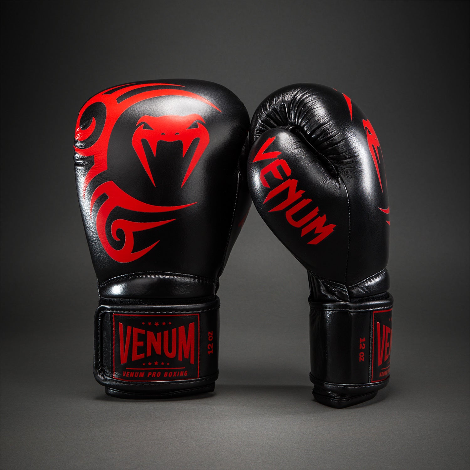 venum-giant-2-0-mike-tyson-pro-boxhandschuhe-schwarz-rot image 2
