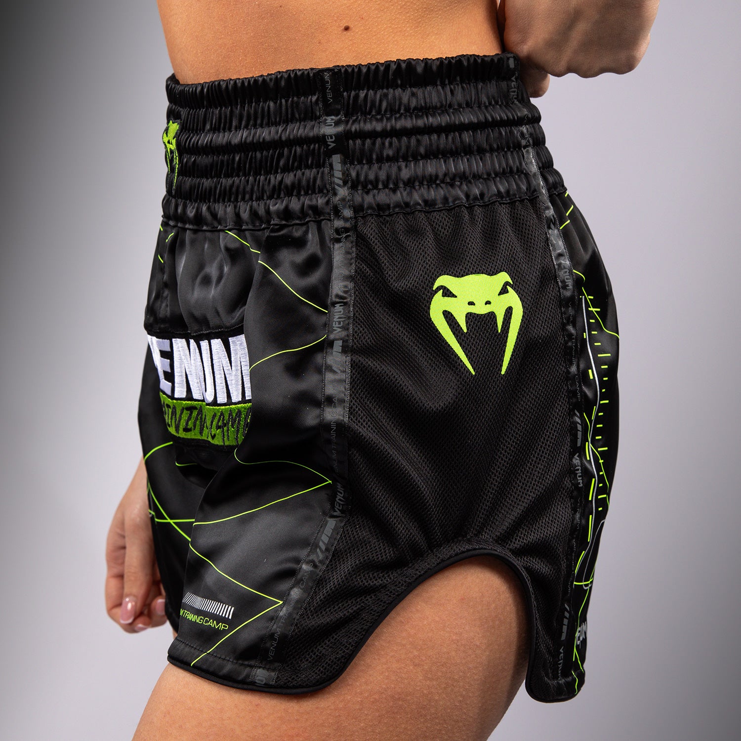 venum-training-camp-4-0-muay-thai-shorts-damen-schwarz-neongr-n image 6