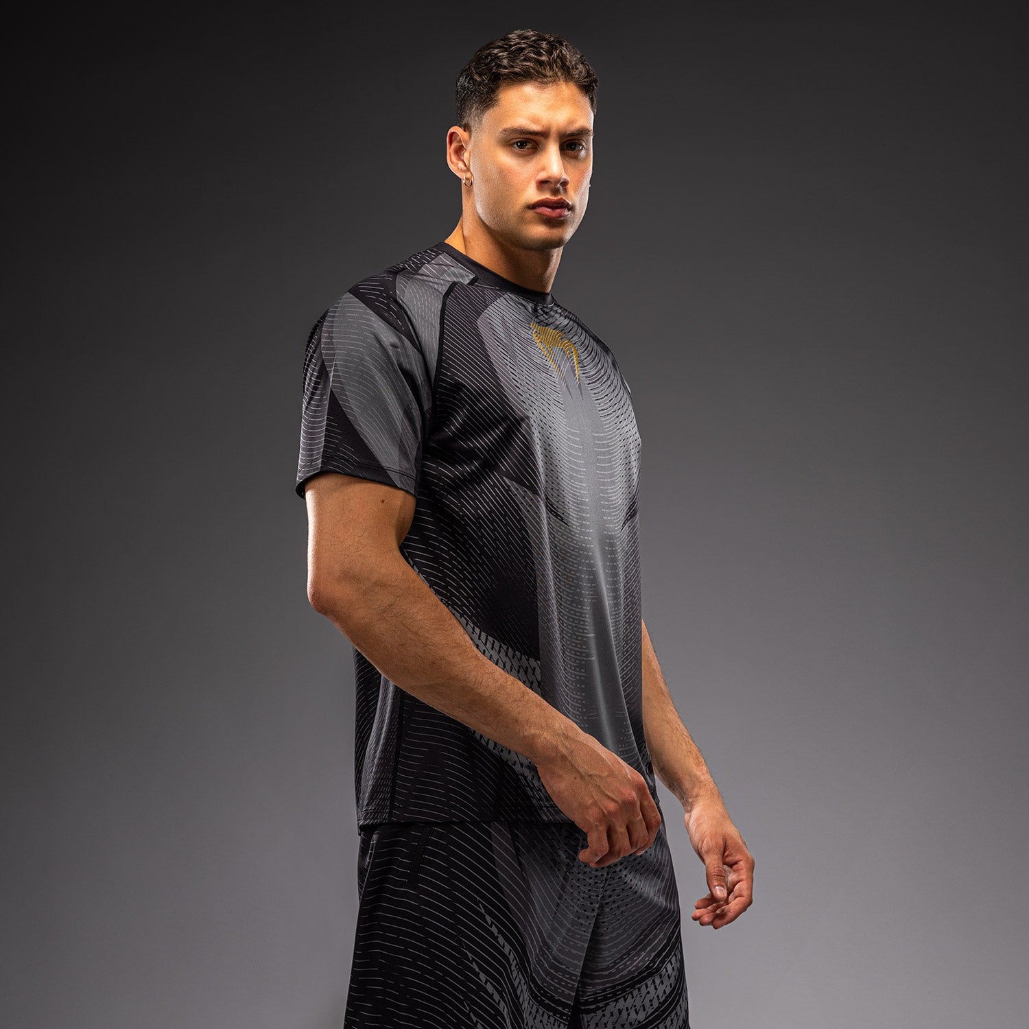 venum-galactic-3-0-dry-tech-t-shirt-herren-schwarz-gold image 2