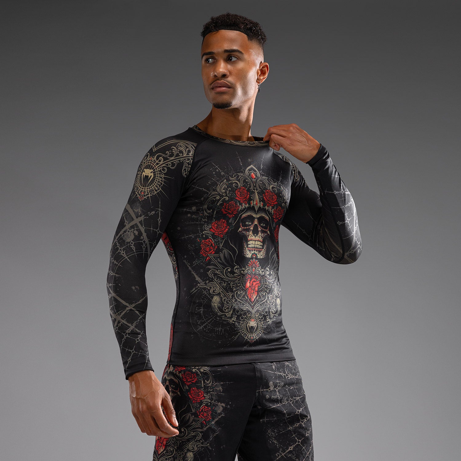 venum-santa-muerte-5-0-langarm-rashguard-herren-tiefes-schwarz-gold image 3