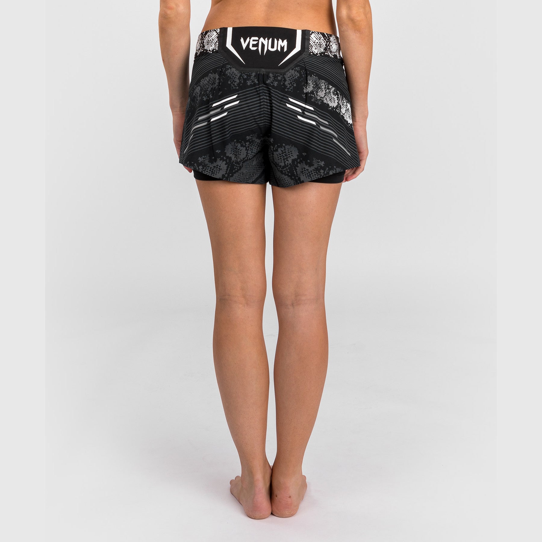 ufc-adrenaline-by-venum-authentic-fight-night-damen-fight-short-schwarz-personal image 4