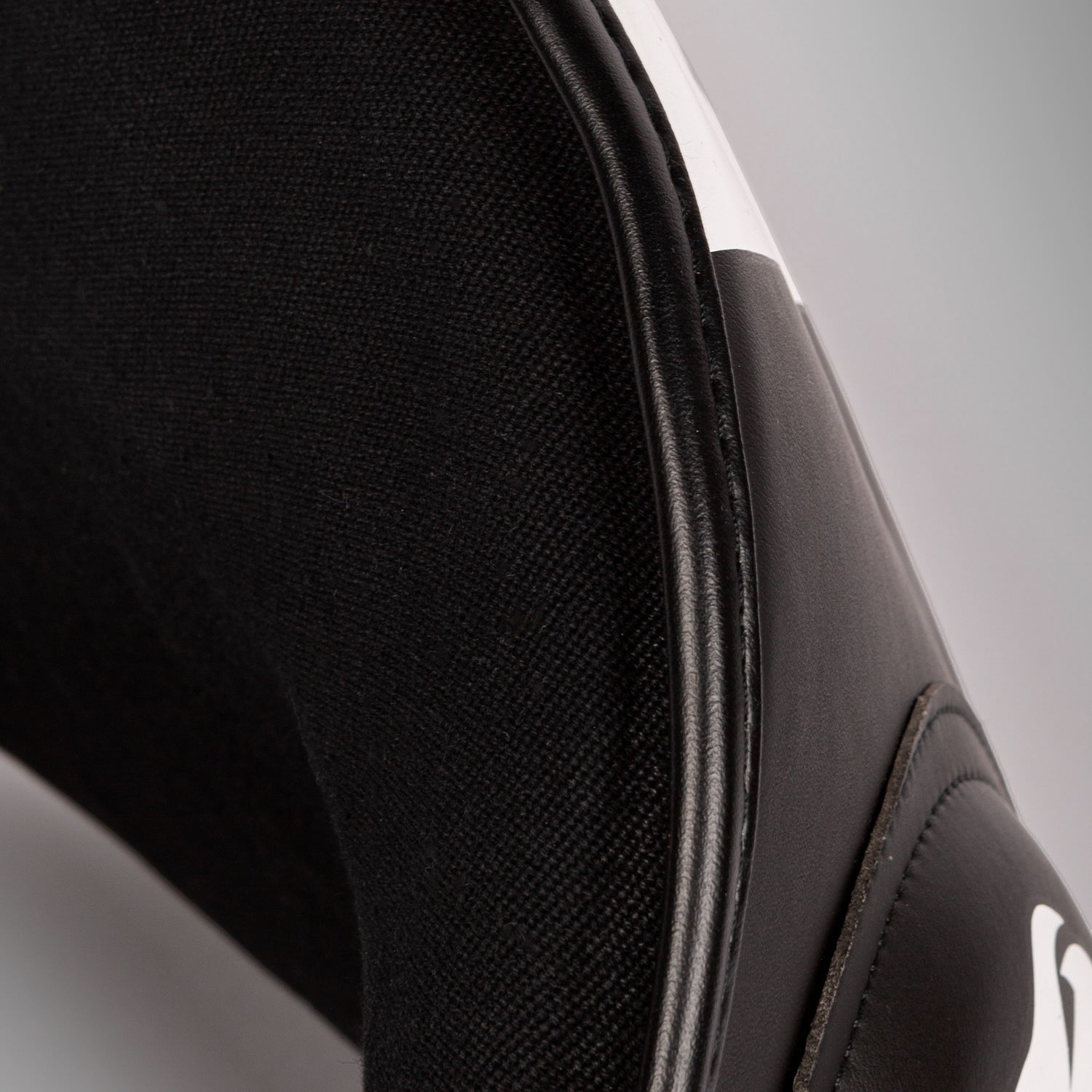 venum-elite-coaching-pads-leder-mini-paar-schwarz-wei image 4