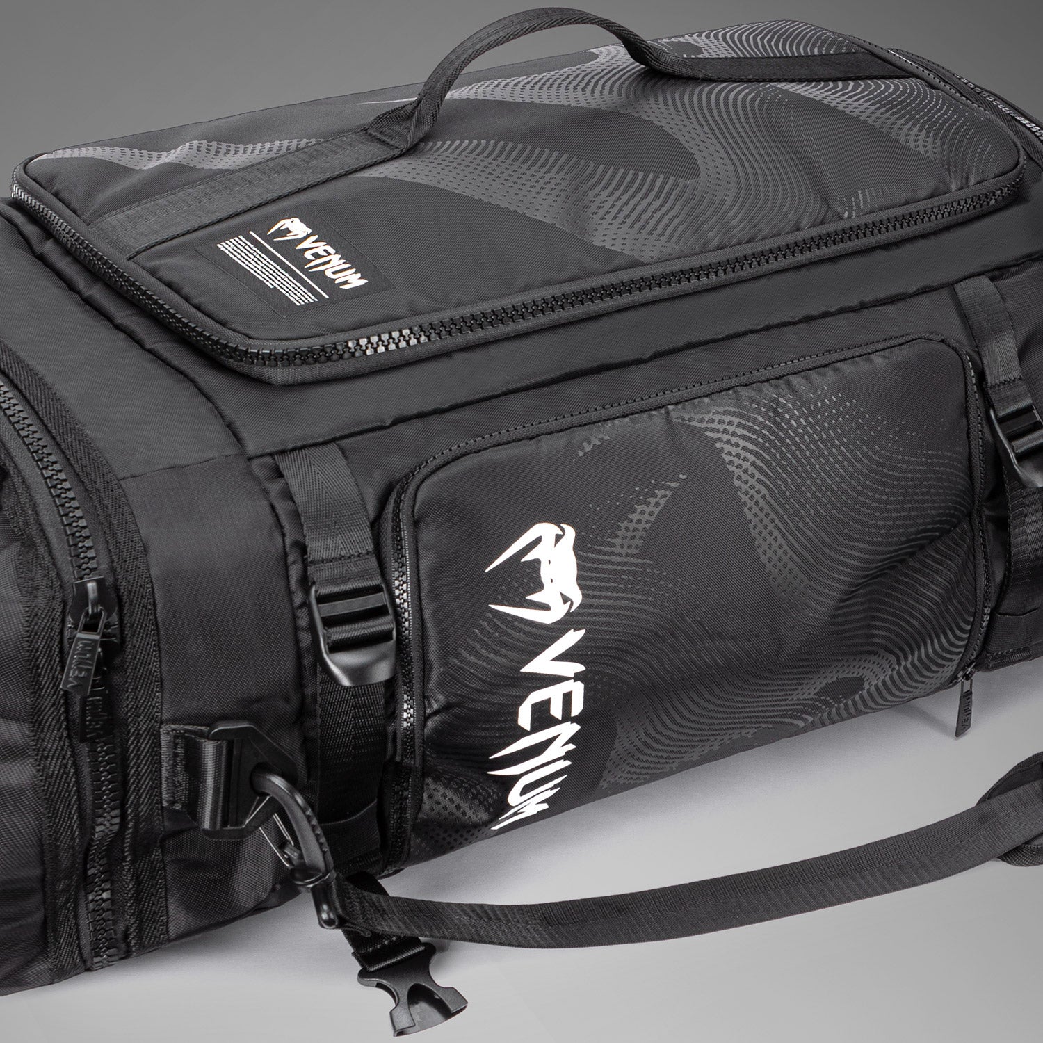 venum-shockwave-sporttasche-convertible-48l-schwarz image 6