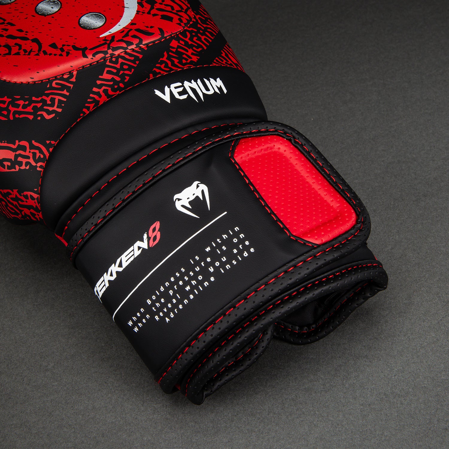 venum-x-tekken-8-boxhandschuhe-kazuya-rot-schwarz image 4