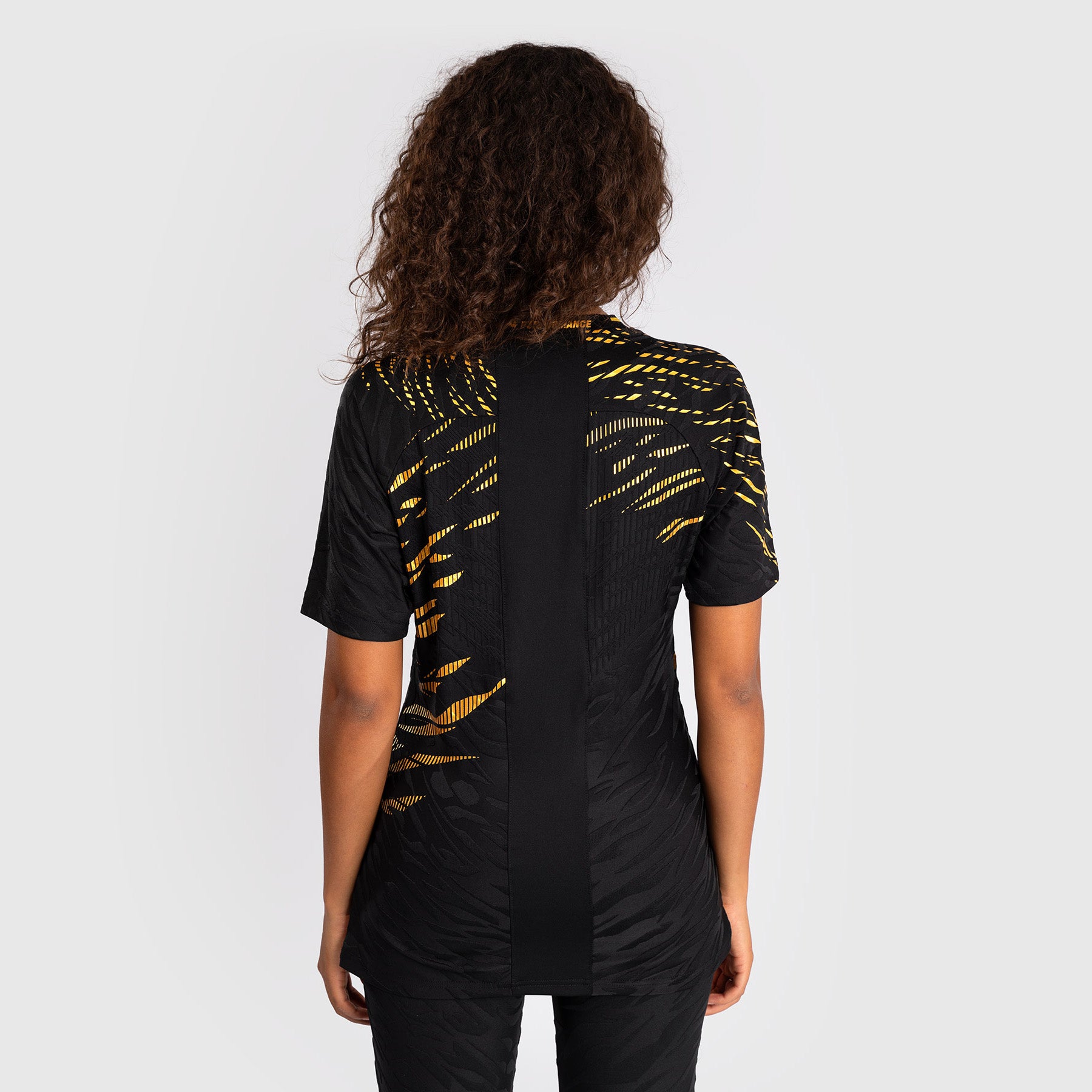 venum-ufc-fusion-authentic-fight-night-damen-walkout-jersey-champion-gold image 5