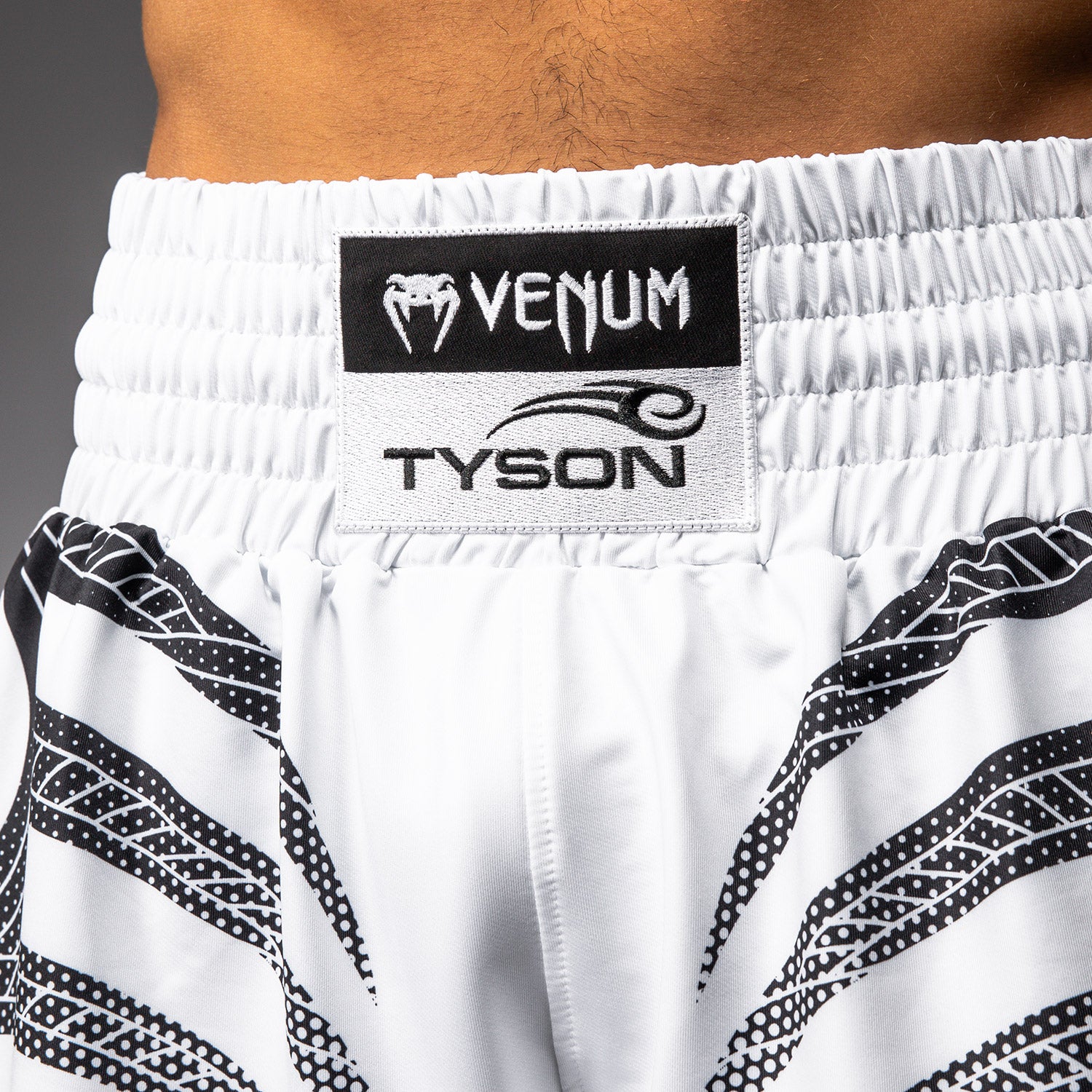 venum-x-mike-tyson-tiger-boxshorts-herren-wei-schwarz image 5