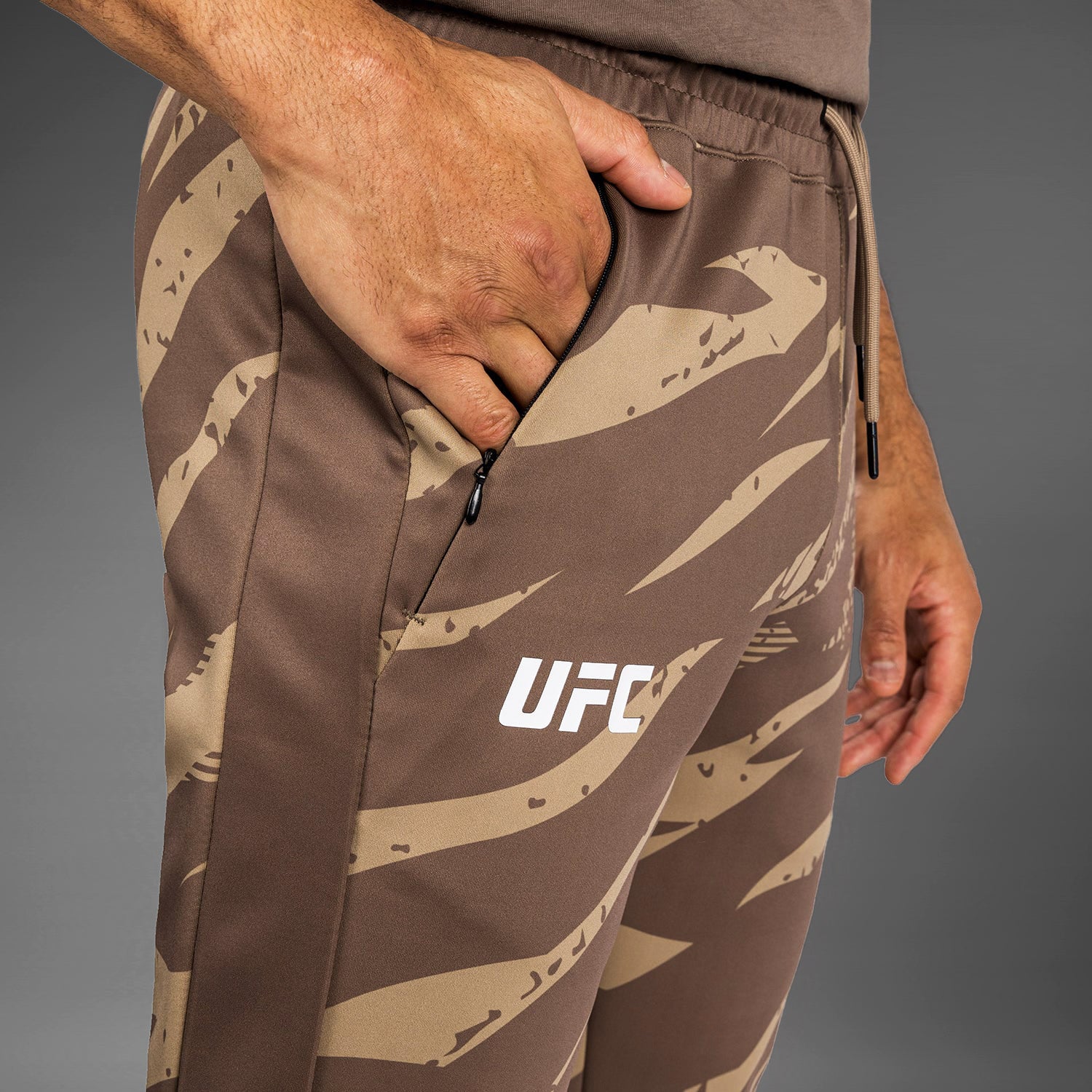 ufc-adrenaline-by-venum-fight-week-hose-herren-desert-camo image 4