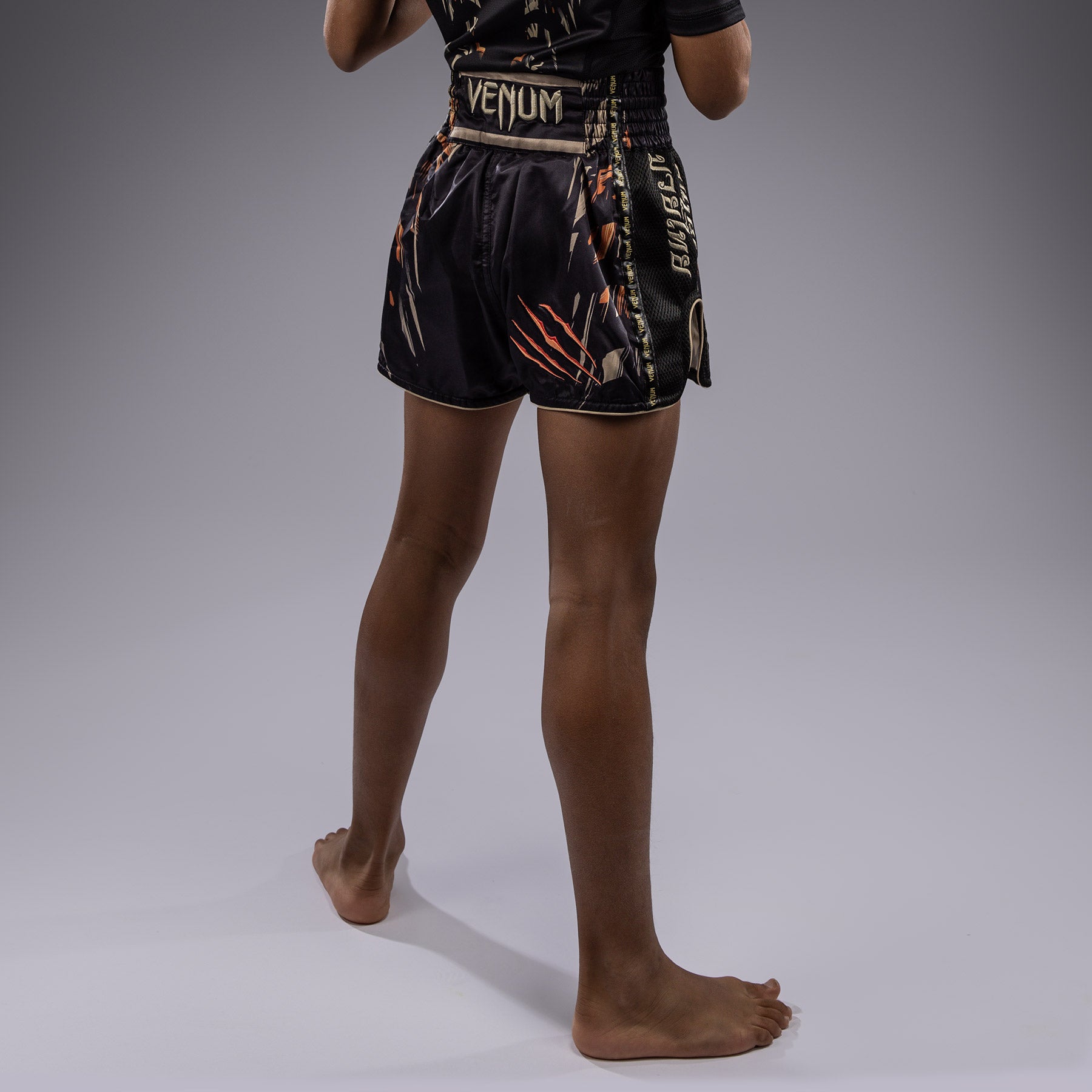 venum-tiger-kinder-muay-thai-shorts-schwarz-neon-orange image 2