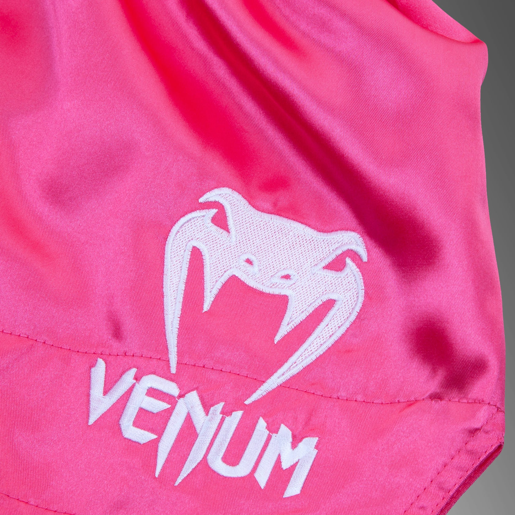 venum-classic-muay-thai-shorts-rosa-wei image 4