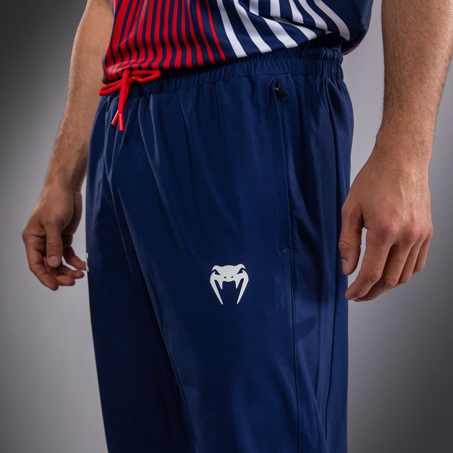 official-ufc-freedom-250-by-venum-authentic-fight-night-walkout-hose-herren-blau image 5