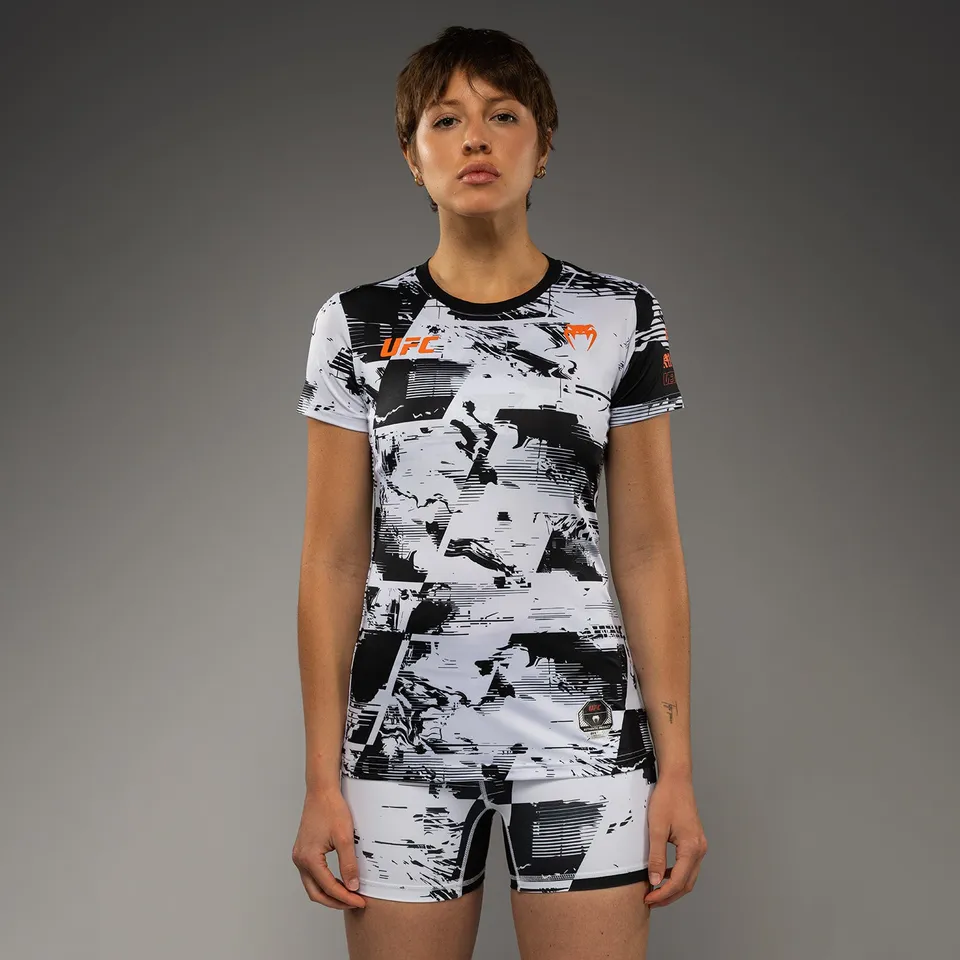 ufc-zenith-by-venum-authentic-fight-week-performance-t-shirt-damen-wei-kurzarm image 1