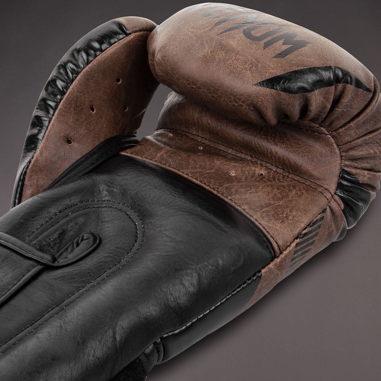 venum-impact-boxhandschuhe-braun image 4