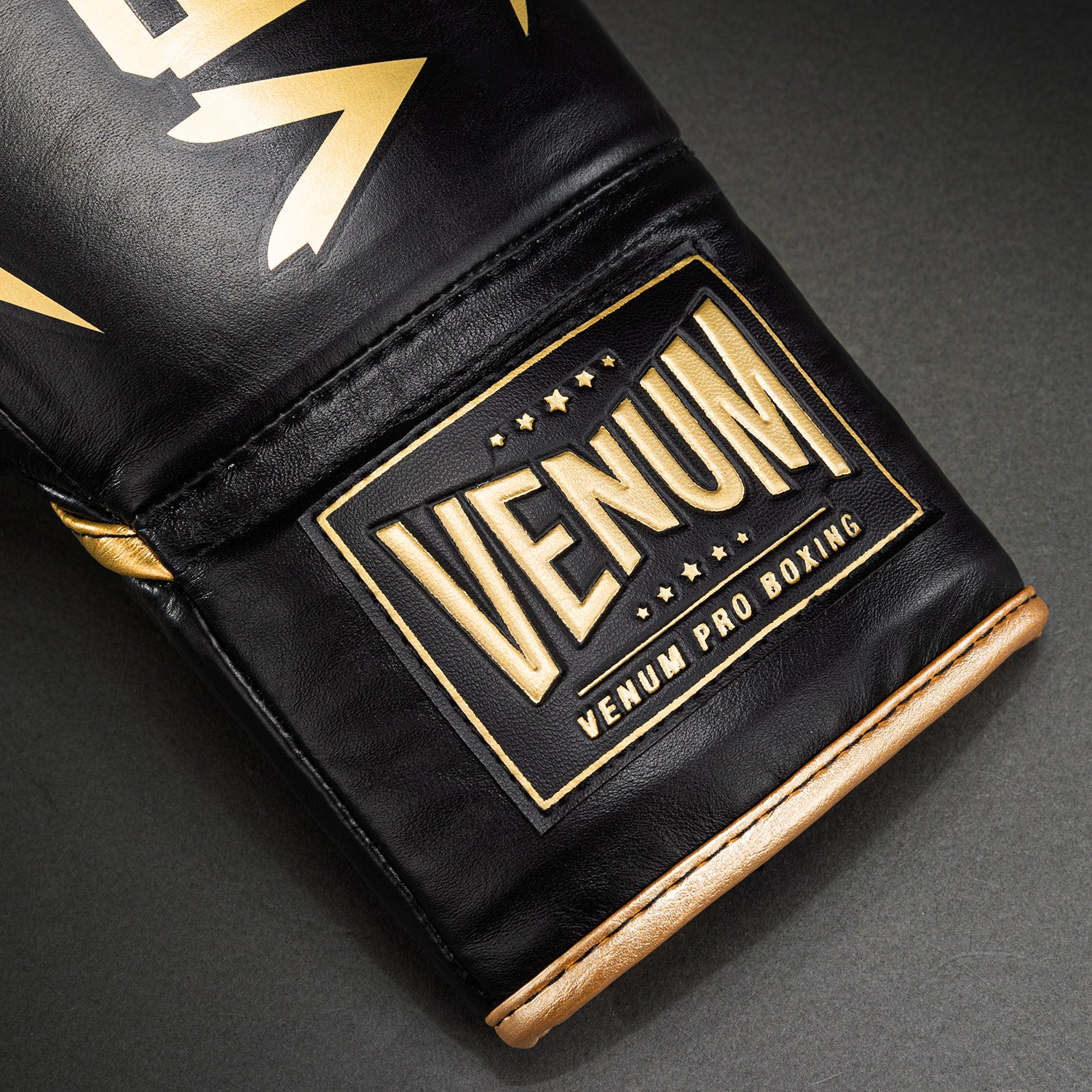 venum-hammer-profi-boxhandschuhe-mit-schn-rung-schwarz-gold image 3