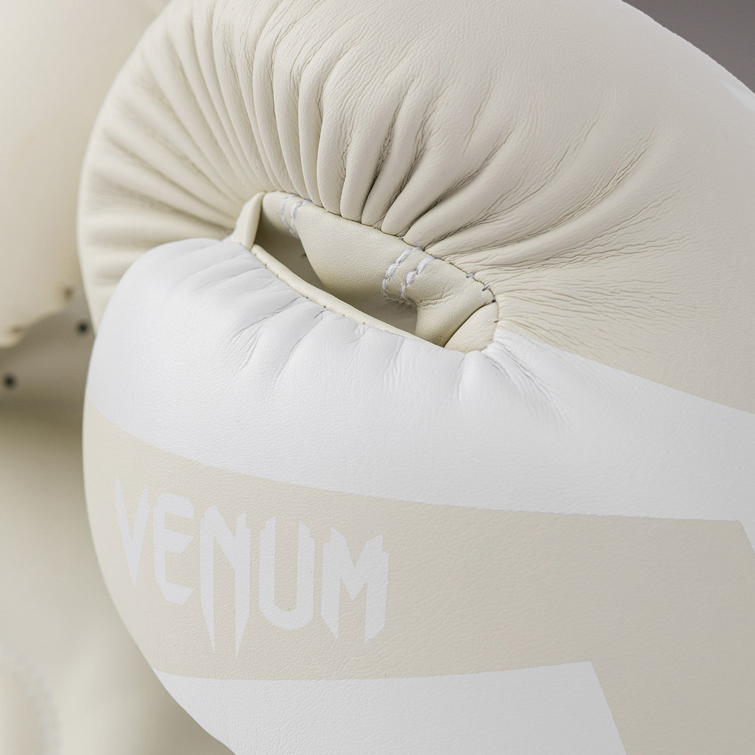 venum-elite-boxhandschuhe-wei-elfenbein image 8