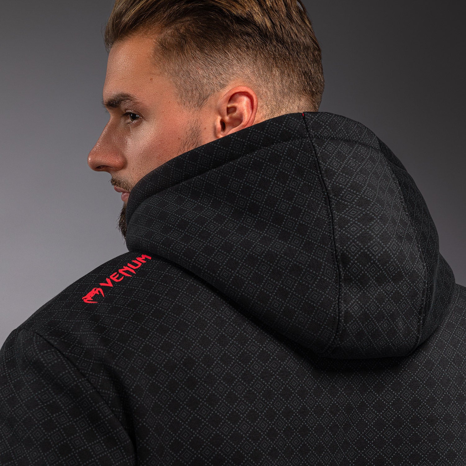 venum-x-roger-gracie-signature-kapuzenpullover-schwarz-rot-herren-hoodie image 5