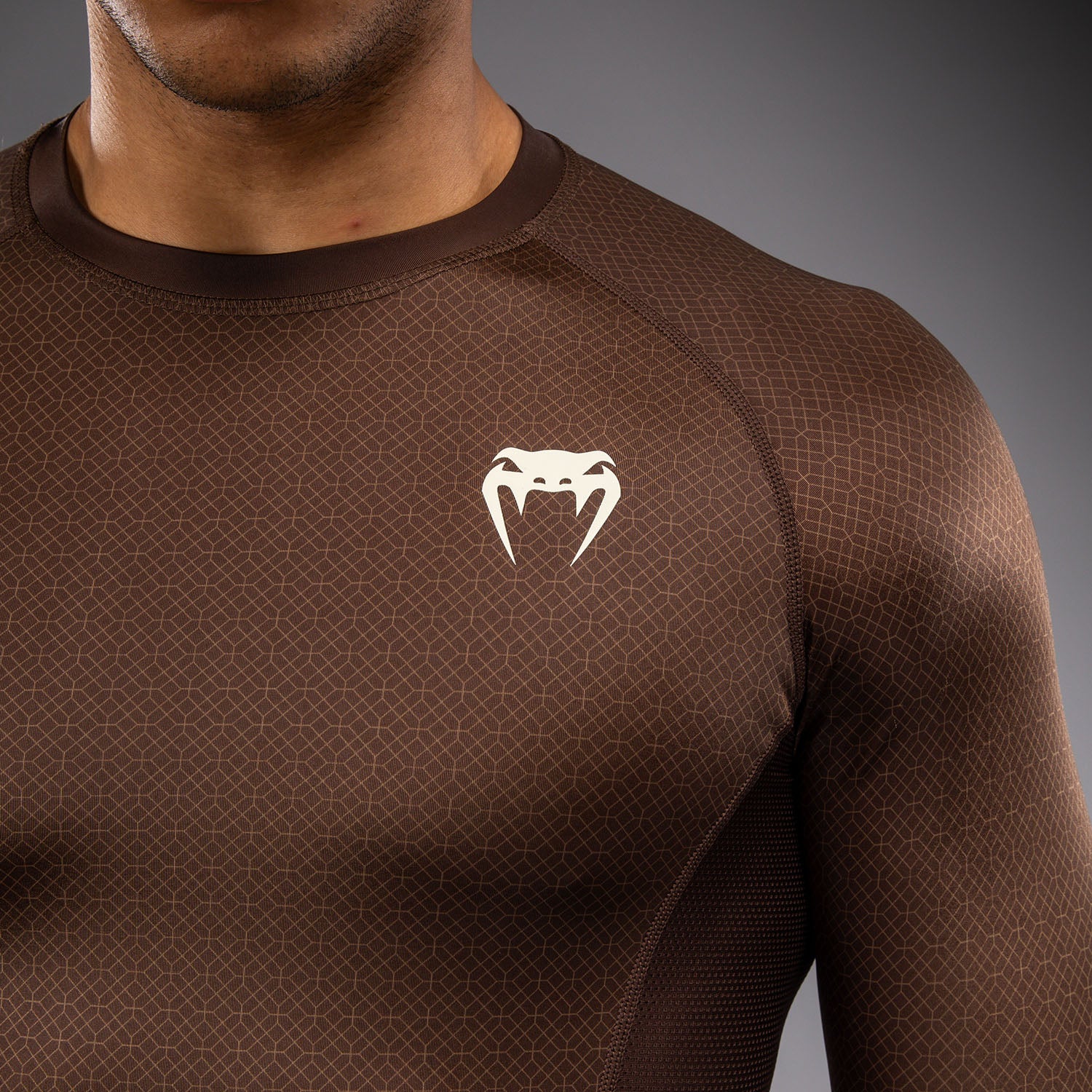 venum-x-roger-gracie-academy-langarm-rashguard-herren-dunkelbraun image 5