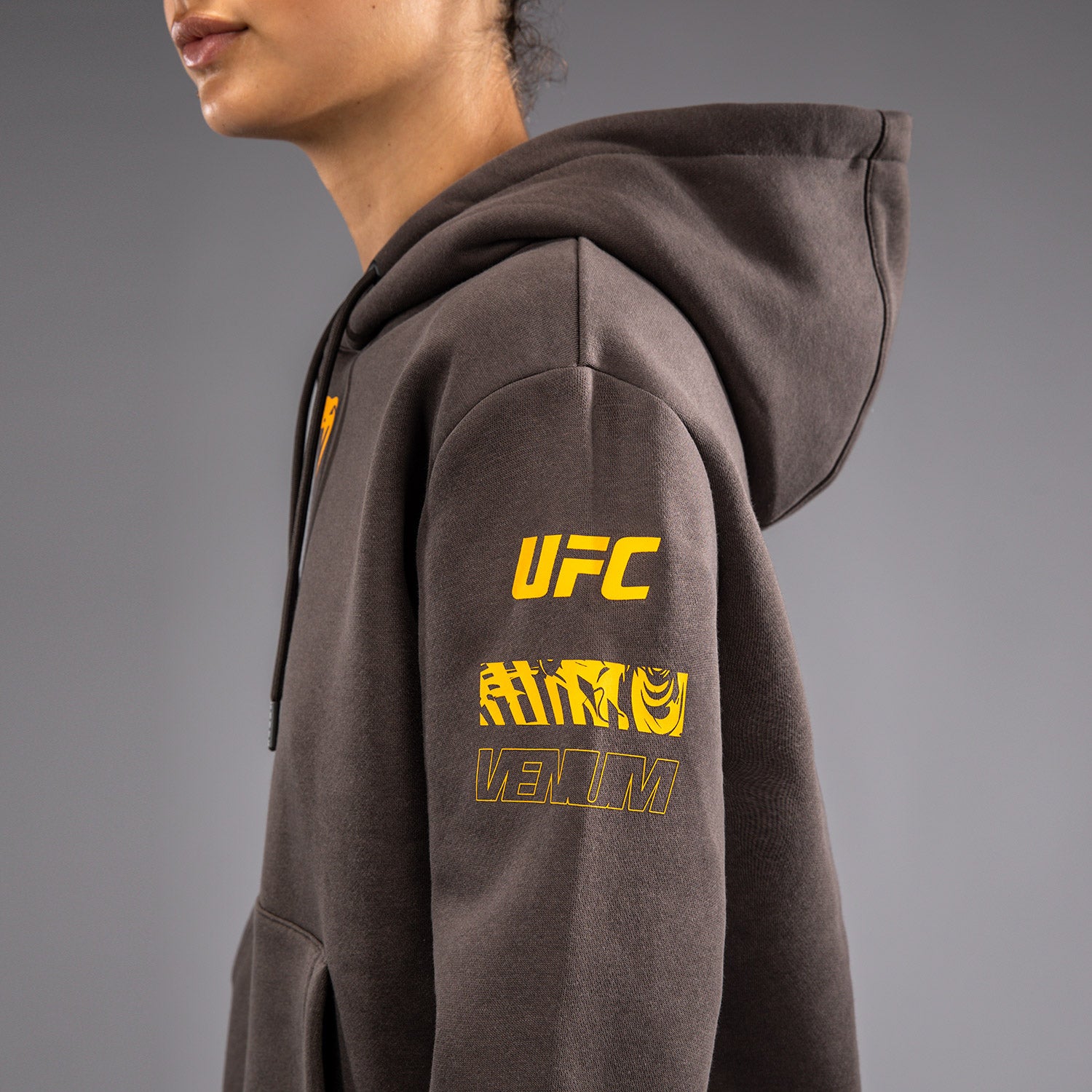 ufc-fusion-by-venum-fight-week-damen-hoodie-erdiges-braun-2 image 6