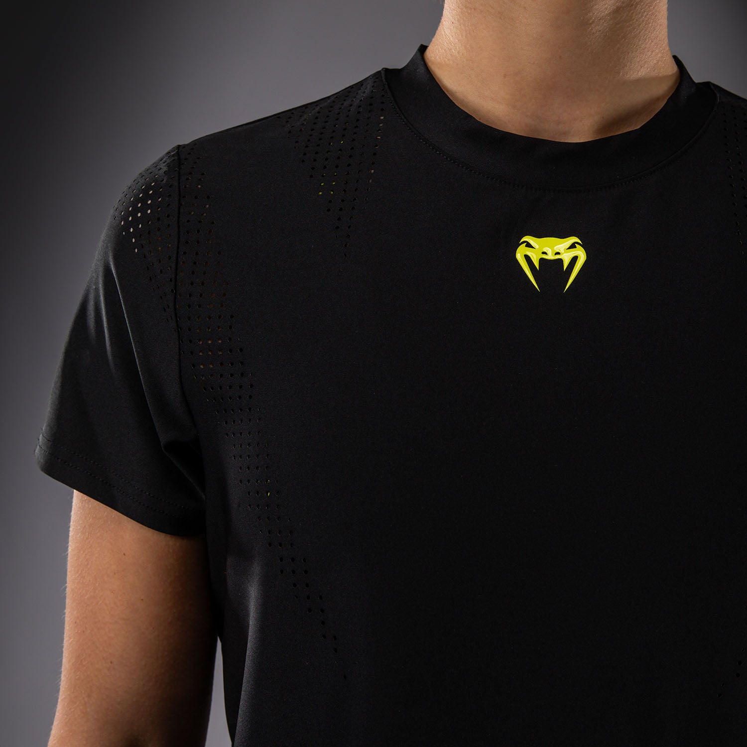 venum-lazer-dry-tech-t-shirt-damen-schwarz-gelb image 5