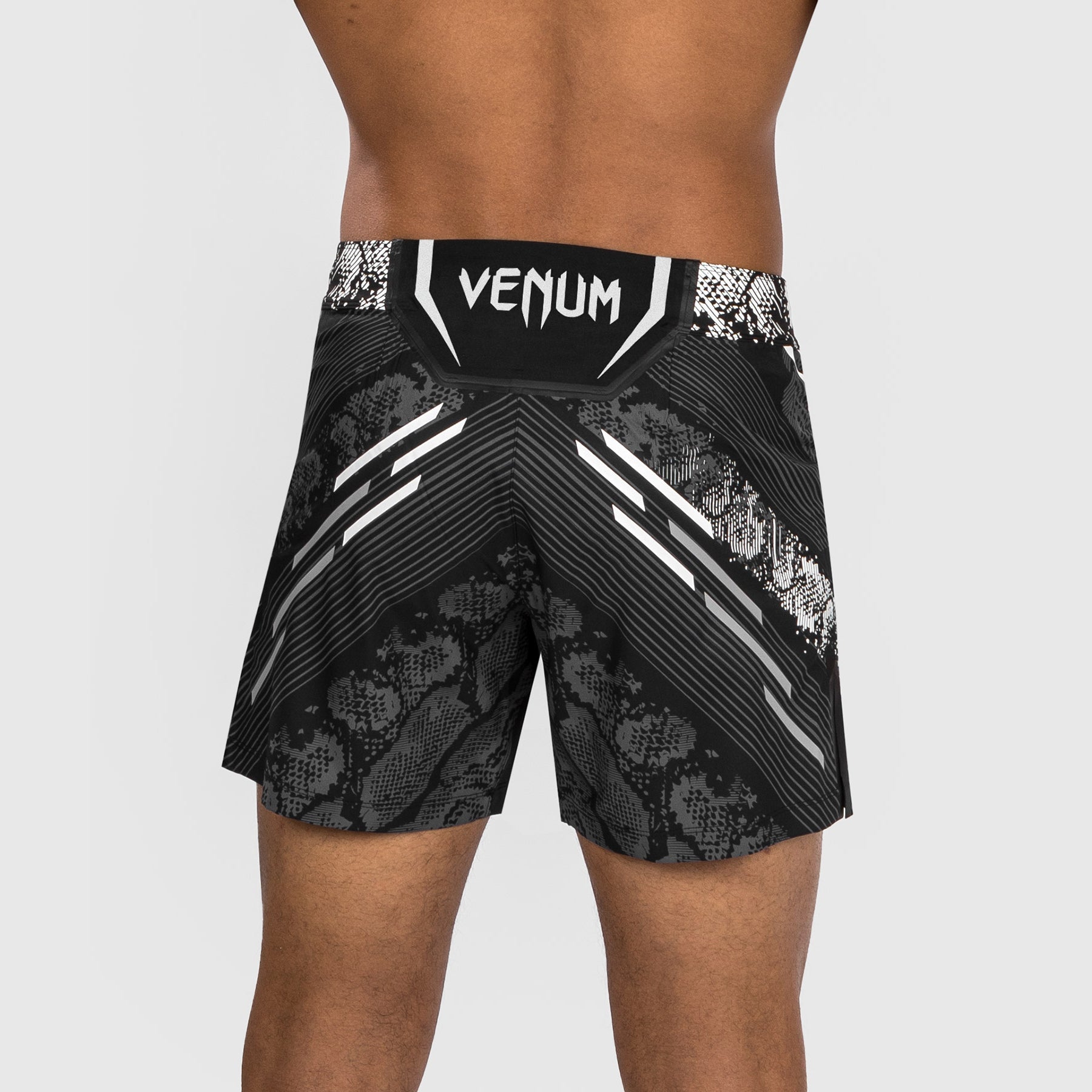 ufc-adrenaline-by-venum-authentic-fight-night-kampfshorts-kurz-schwarz-herren image 8