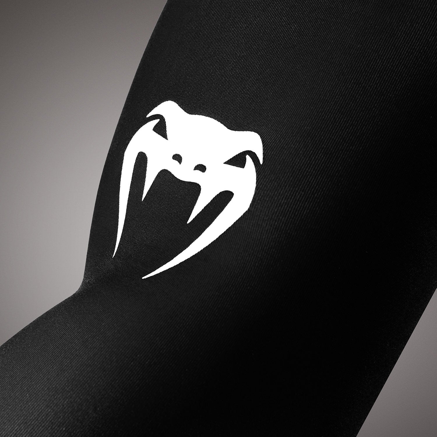 venum-lineup-armsleeves-schwarz-wei-2er-pack image 3