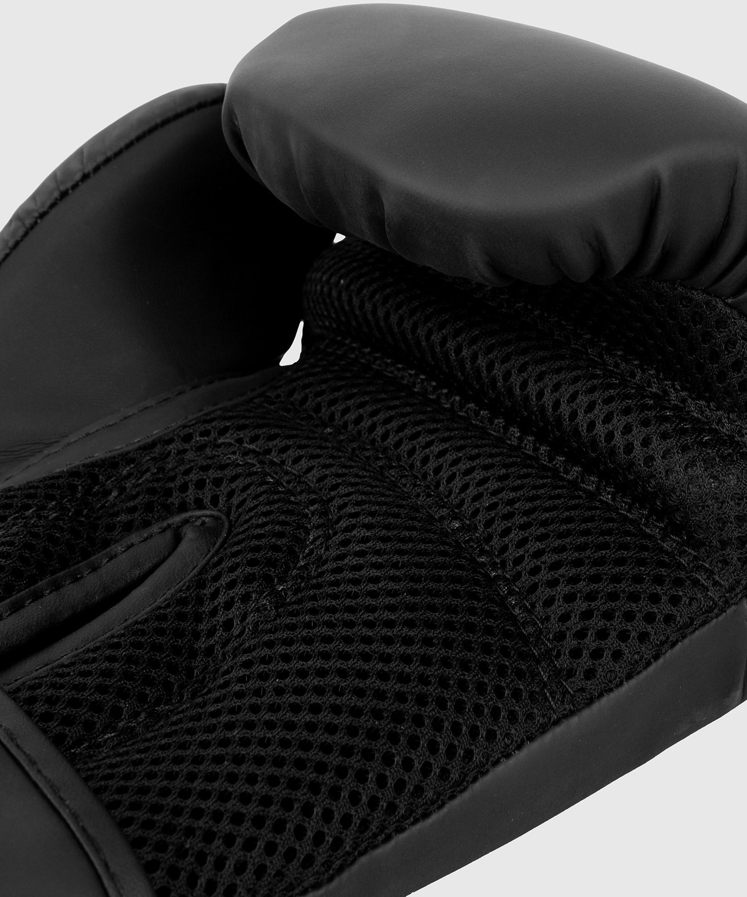 venum-classic-kids-boxhandschuhe-8oz-wlmt-edition-schwarz-schwarz image 5