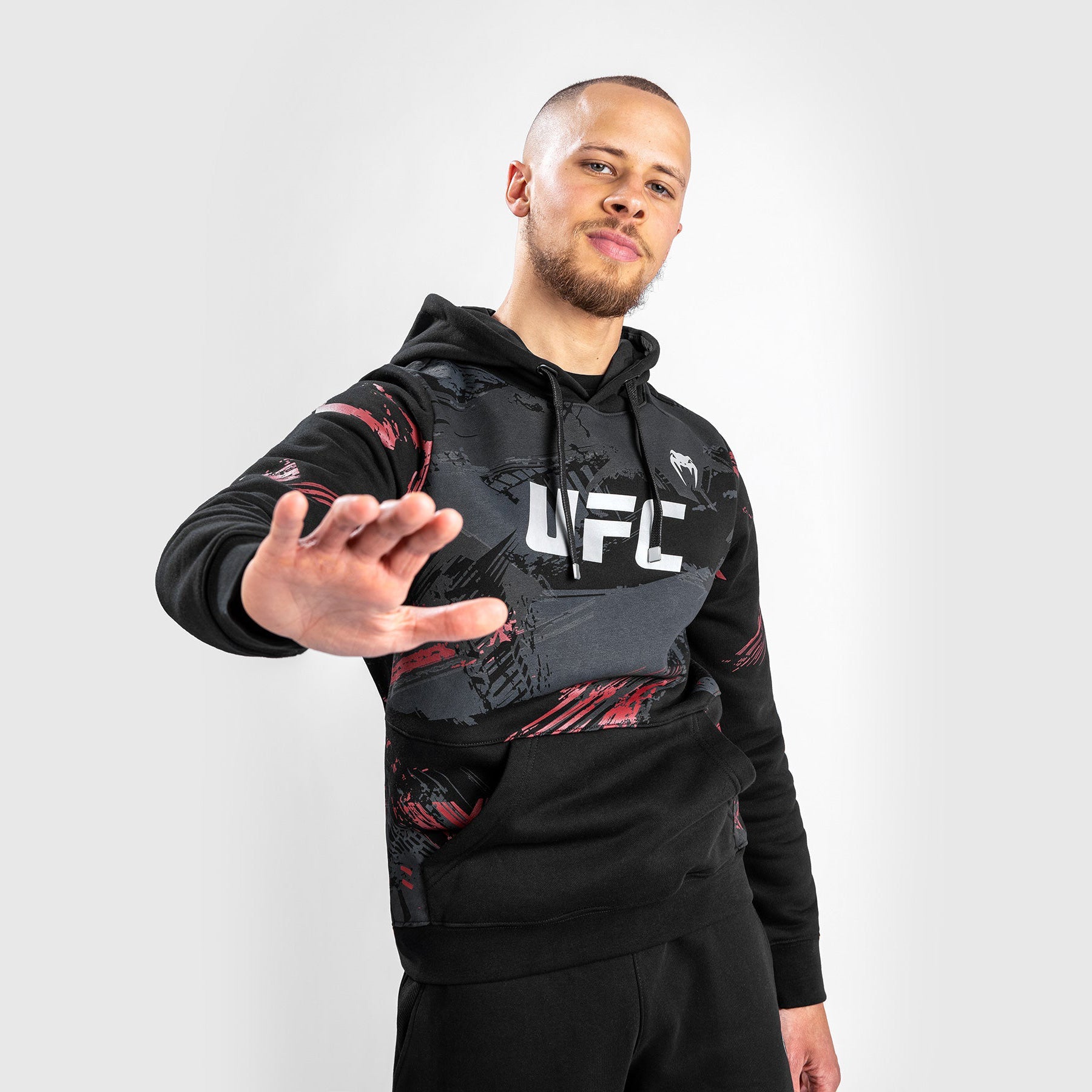 ufc-venum-authentic-fight-week-2-0-hooded-sweatshirt-schwarz-rot image 1