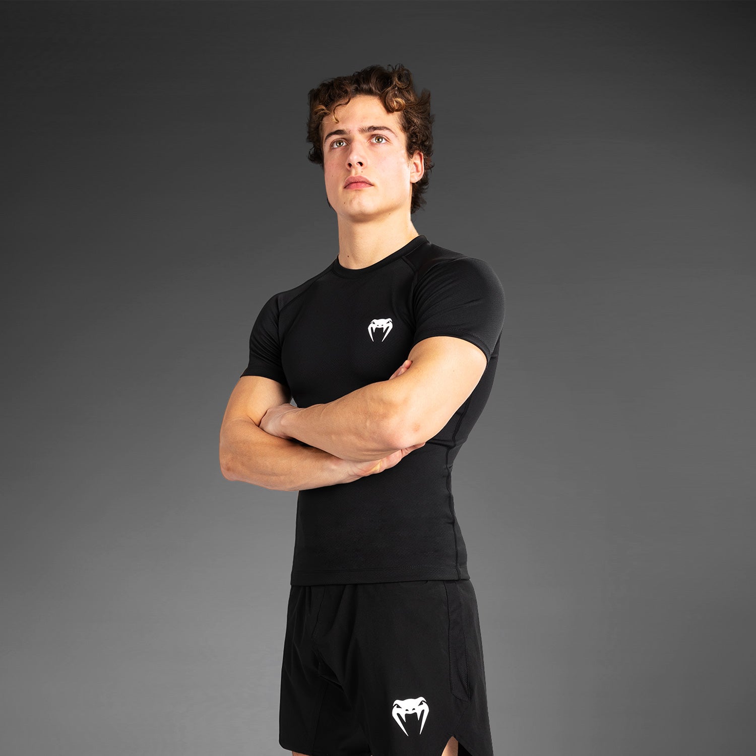 venum-contender-herren-kurzarm-rashguard-schwarz-wei image 5