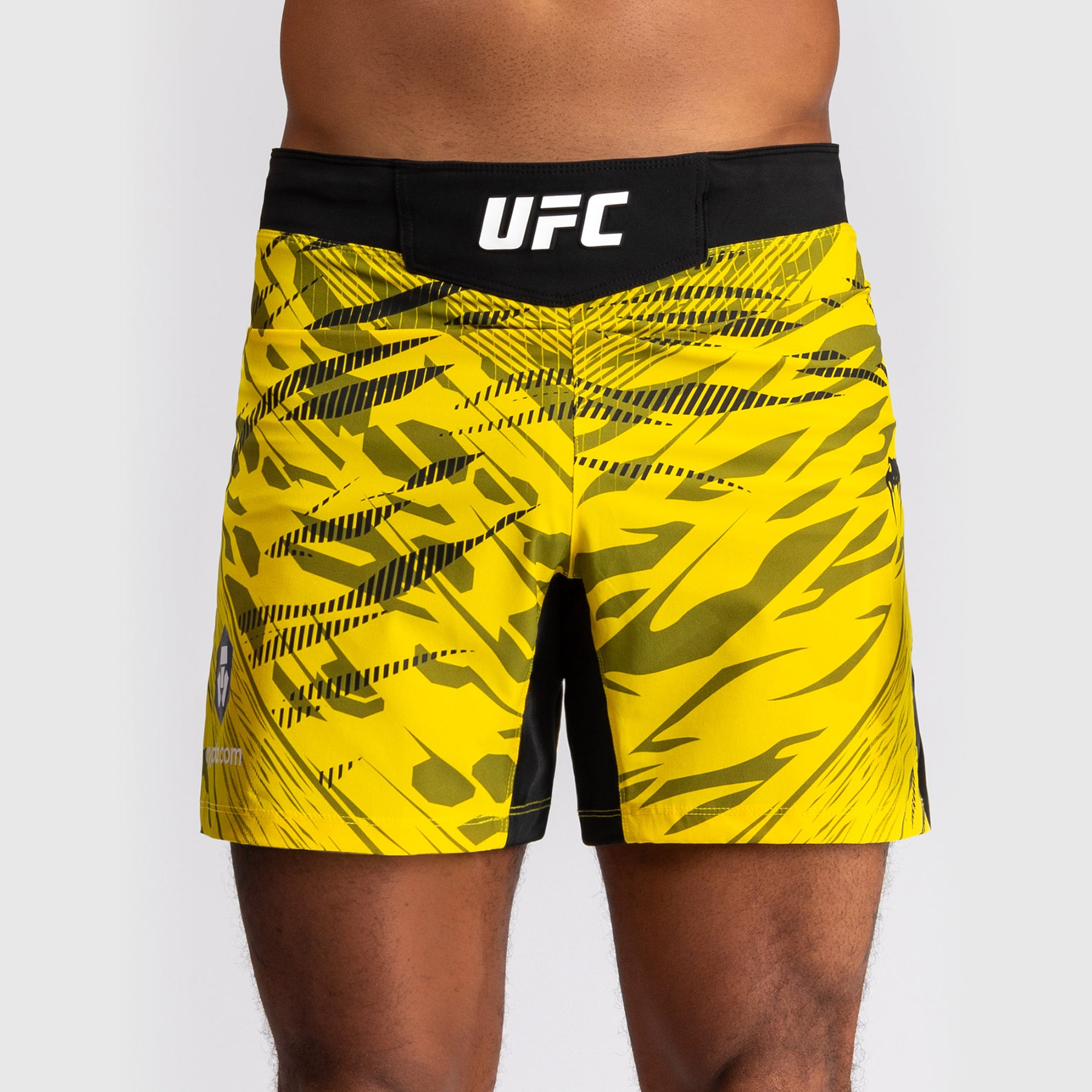 ufc-fusion-by-venum-authentic-fight-night-herren-fight-short-short-fit-gelb image 5