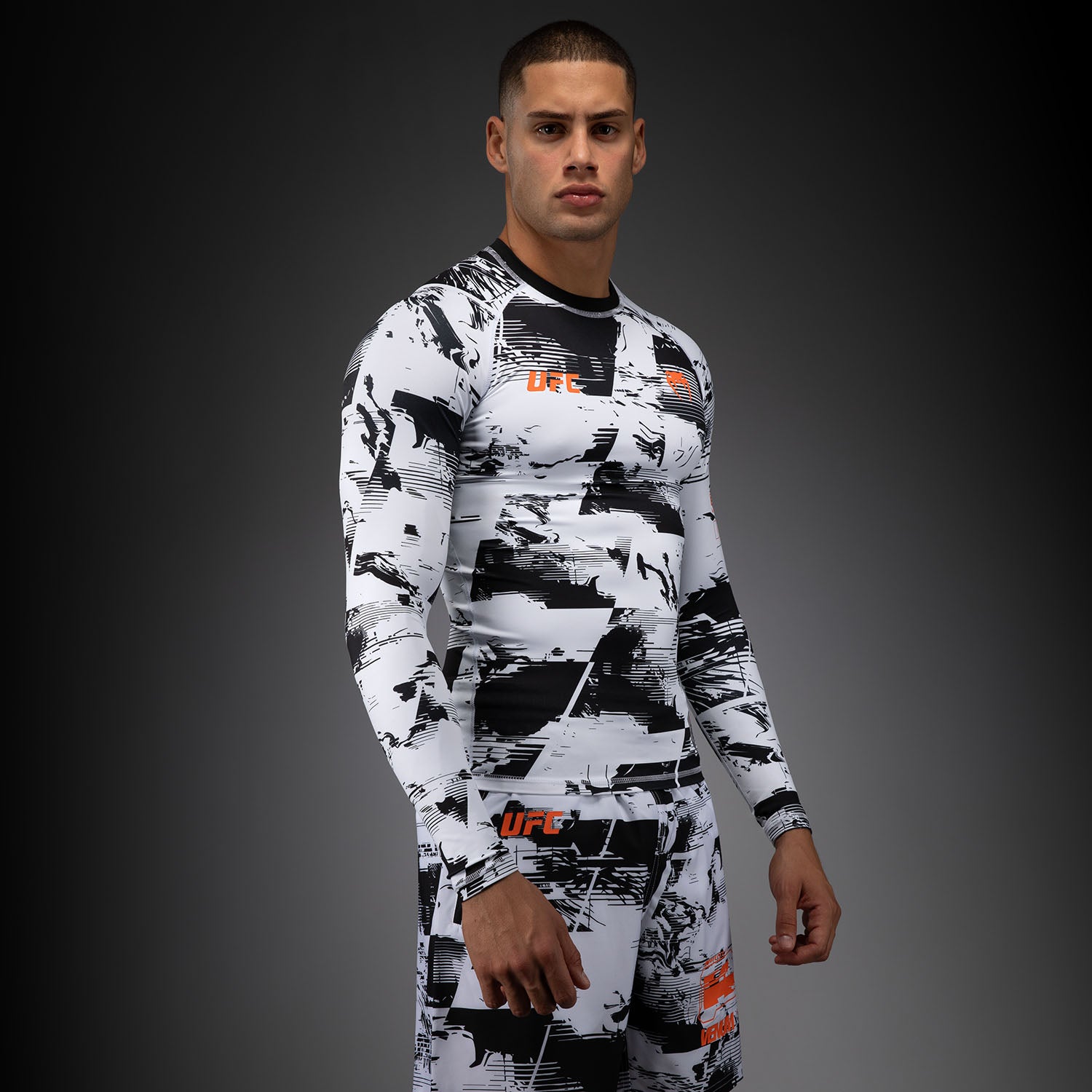 ufc-zenith-by-venum-authentic-fight-week-rashguard-langarm-herren-wei image 3