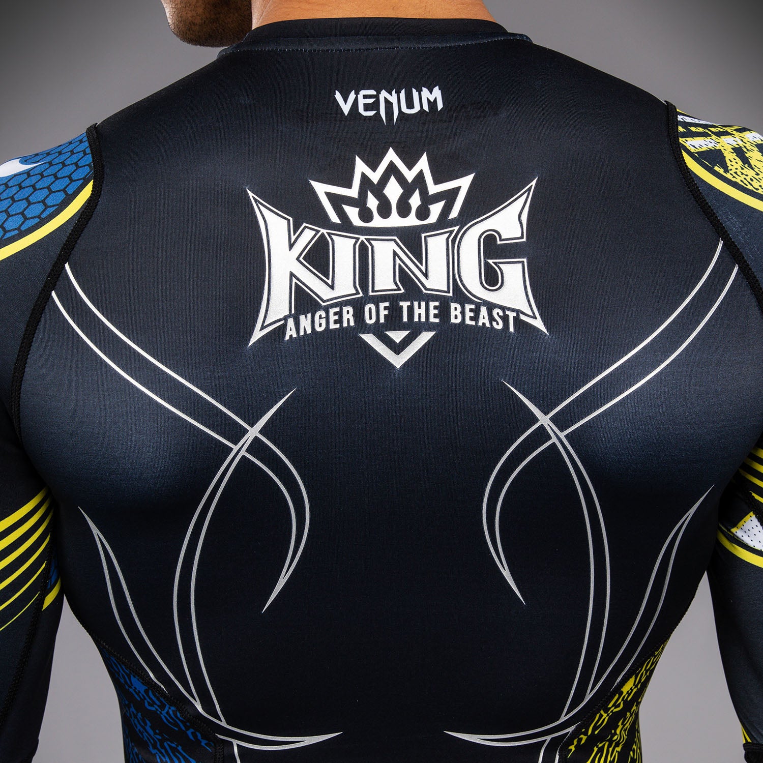 venum-x-tekken-8-langarm-rashguard-king-herren-schwarz-gelb image 7