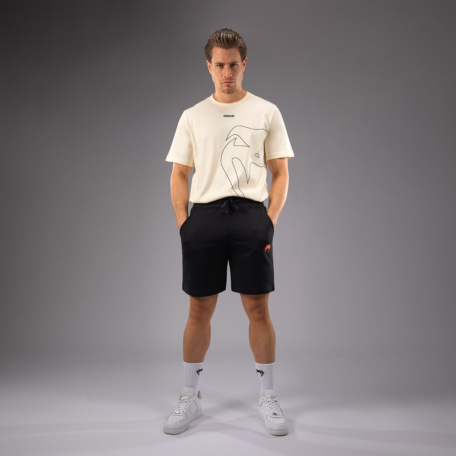 venum-classic-shorts-herren-schwarz image 2