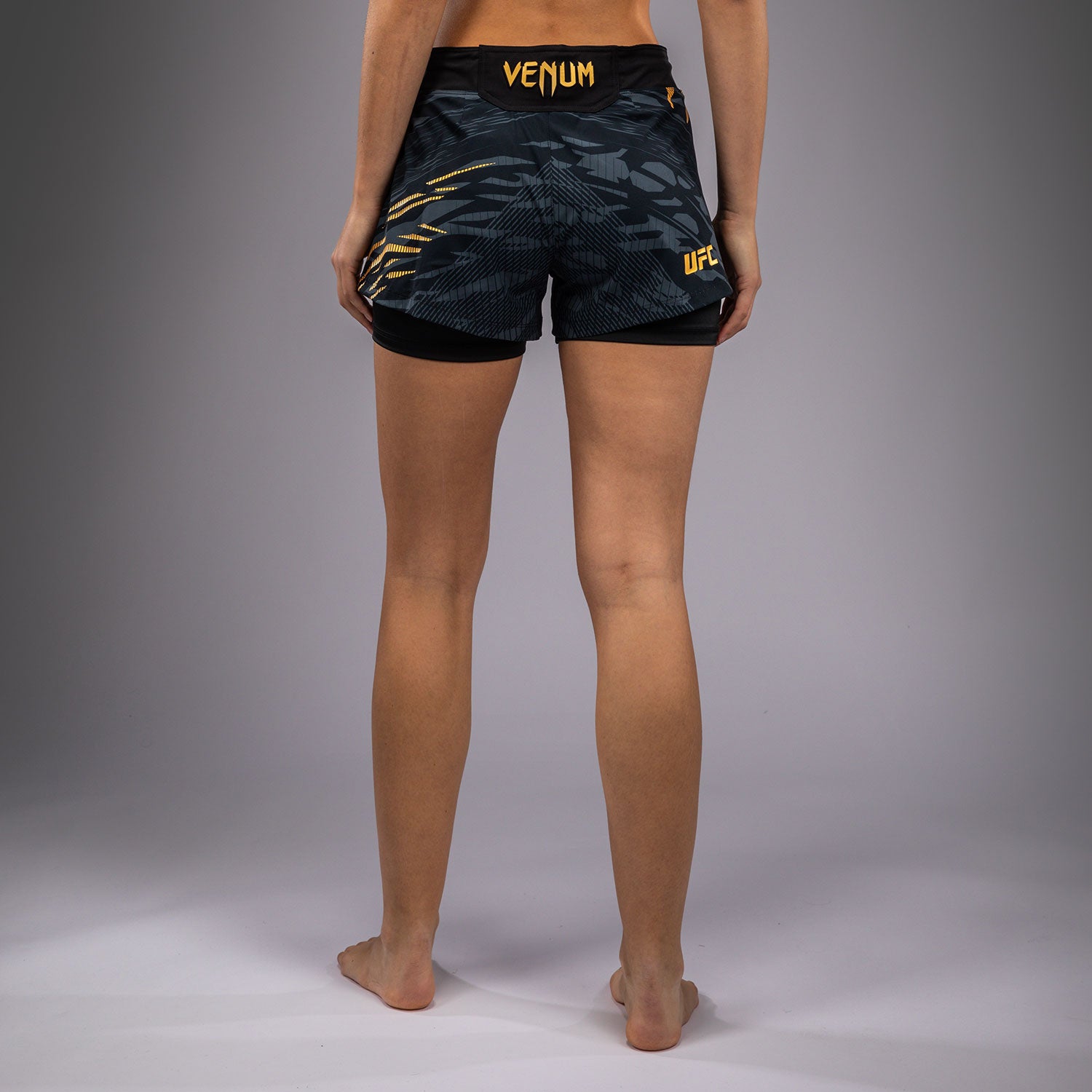 venum-ufc-fusion-authentic-fight-night-damen-fight-short-champion-schwarz-gold image 5